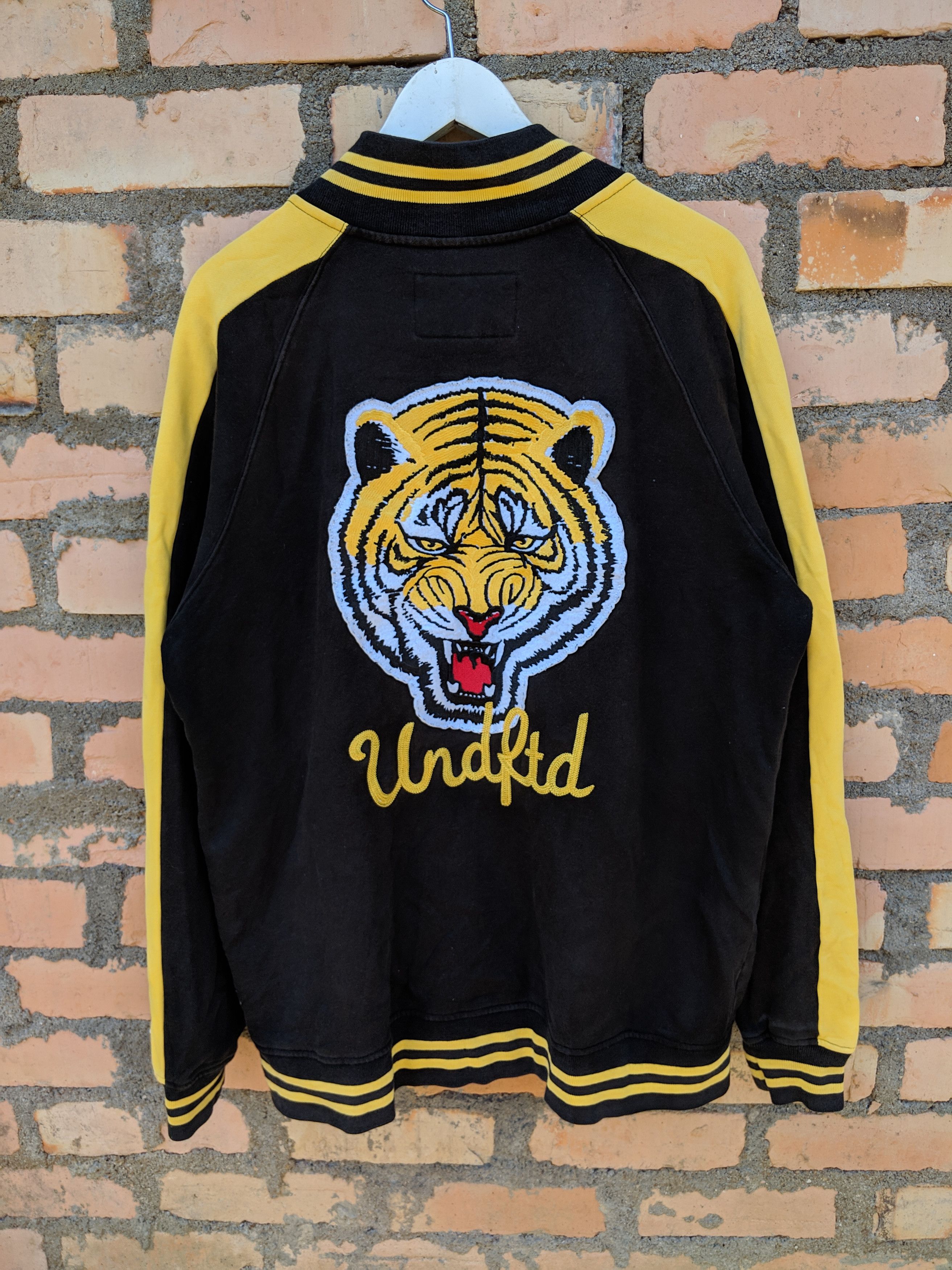 Undefeated streetwear varsity jacket undefeated tiger motif embroidery logo Large size Size US L / EU 52-54 / 3 - 1 Thumbnail