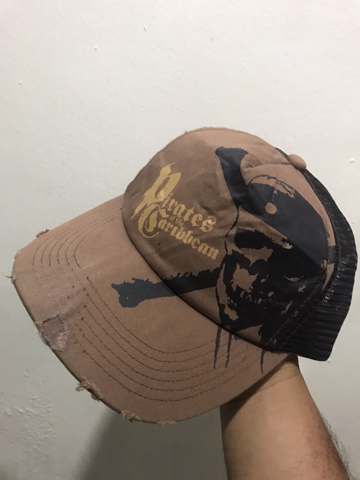 Disney 🔥Vintage🔥 Distressed Pirates Of The Caribbean Trucked Hat Size ONE SIZE - 1 Thumbnail