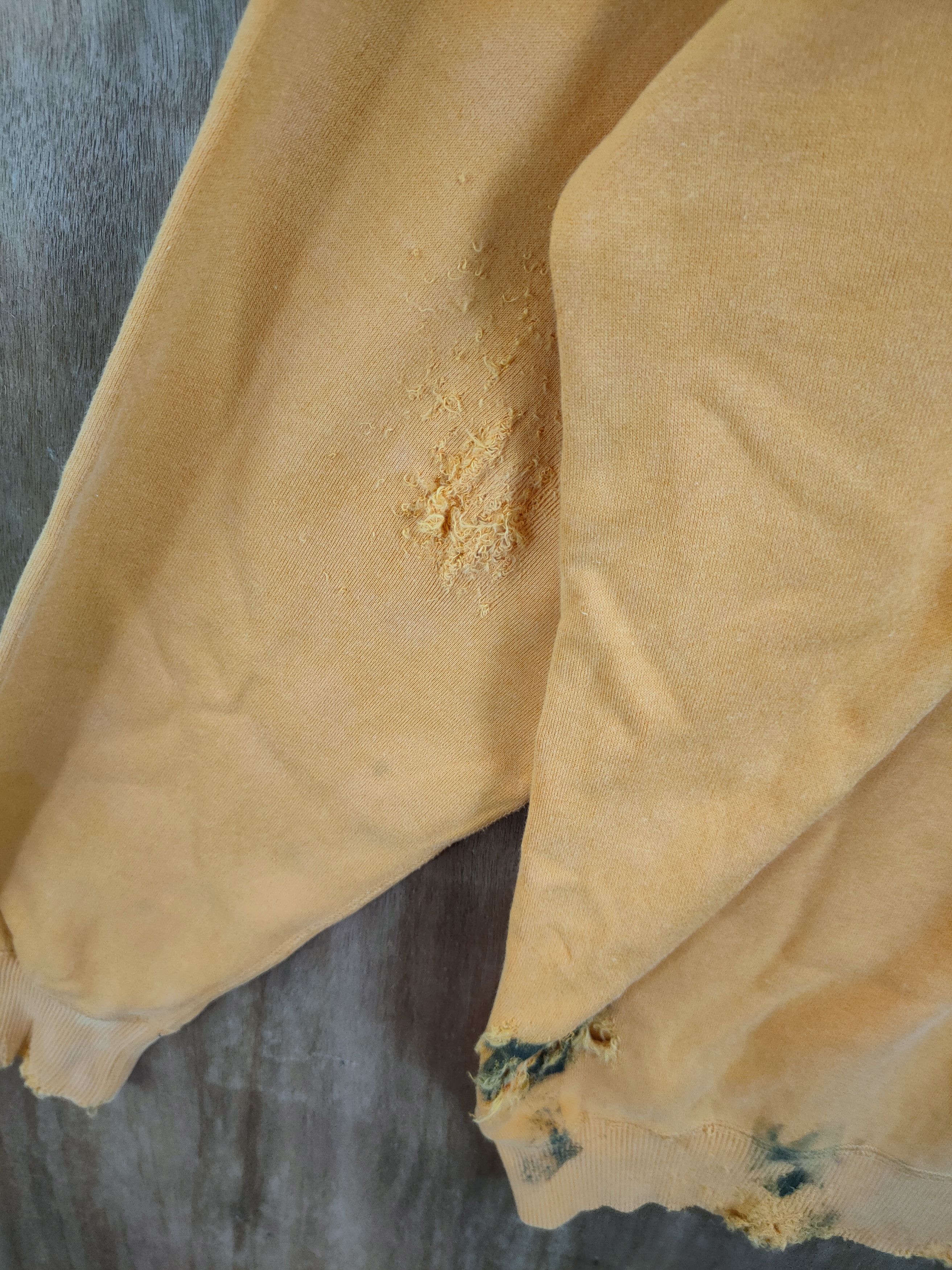 Uniqlo Uniqlo distressed dirty vintage thrashed sweatshirt #6155 Size US XL / EU 56 / 4 - 13 Thumbnail