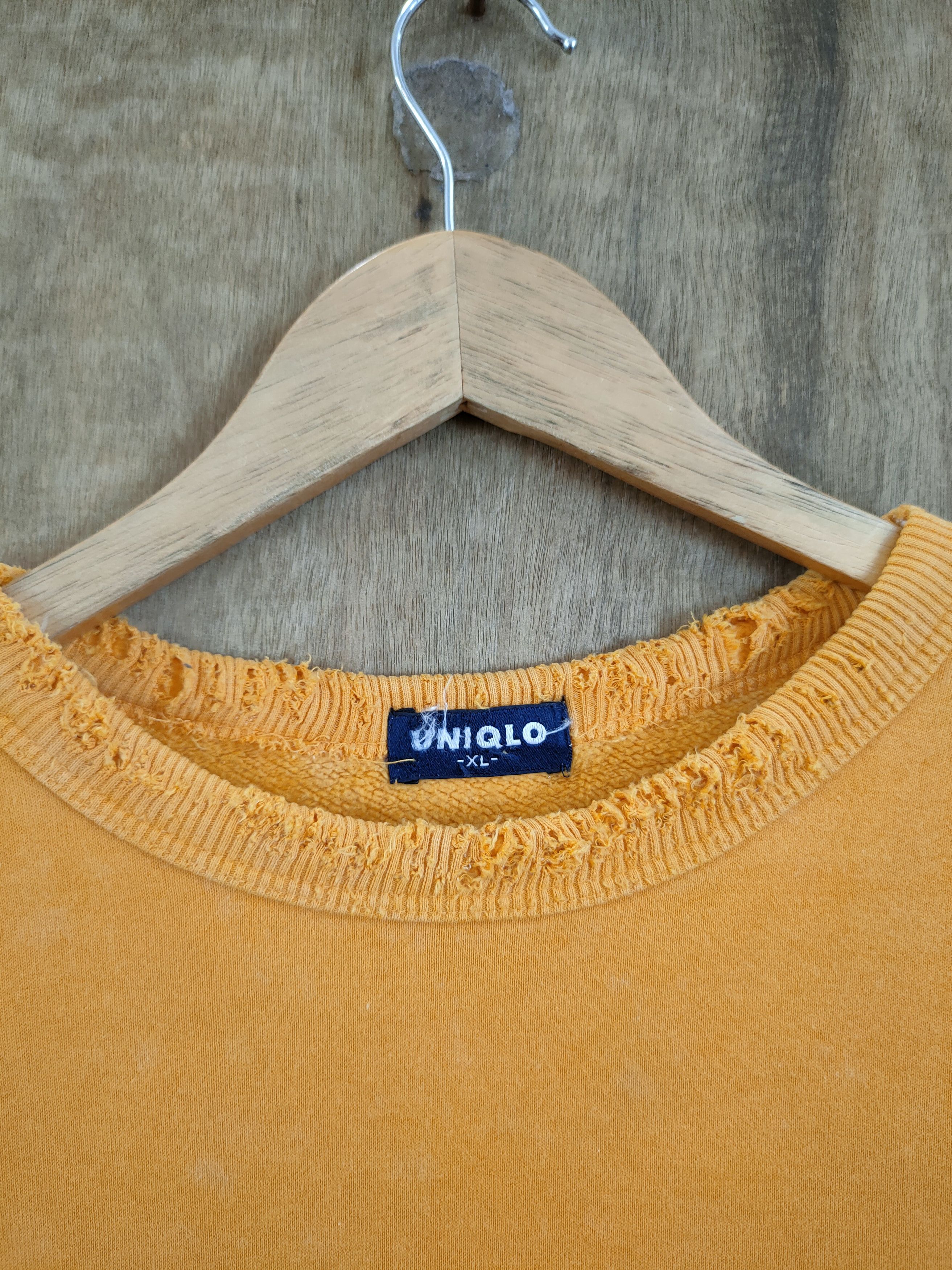 Uniqlo Uniqlo distressed dirty vintage thrashed sweatshirt #6155 Size US XL / EU 56 / 4 - 7 Thumbnail