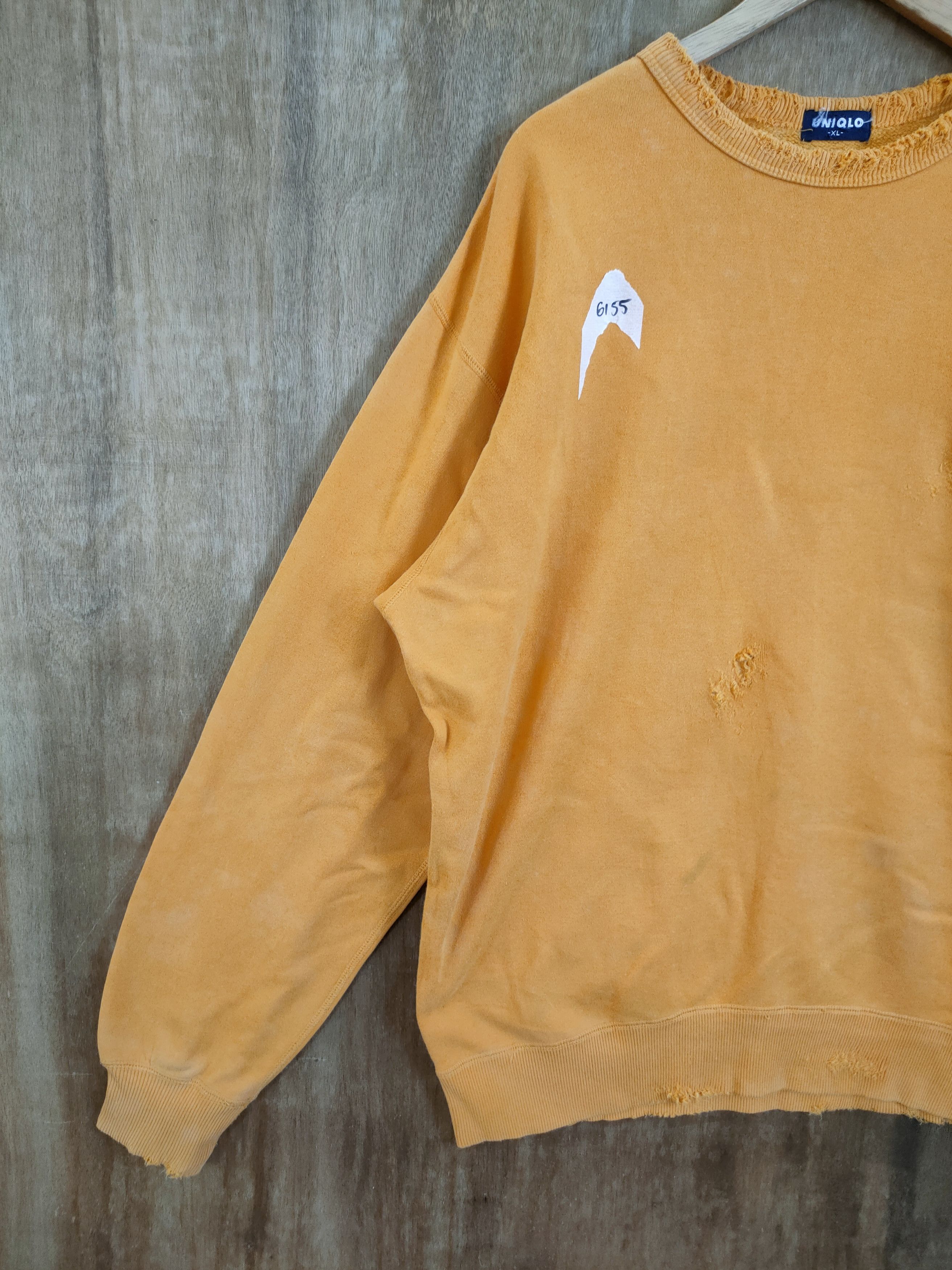 Uniqlo Uniqlo distressed dirty vintage thrashed sweatshirt #6155 Size US XL / EU 56 / 4 - 2 Thumbnail