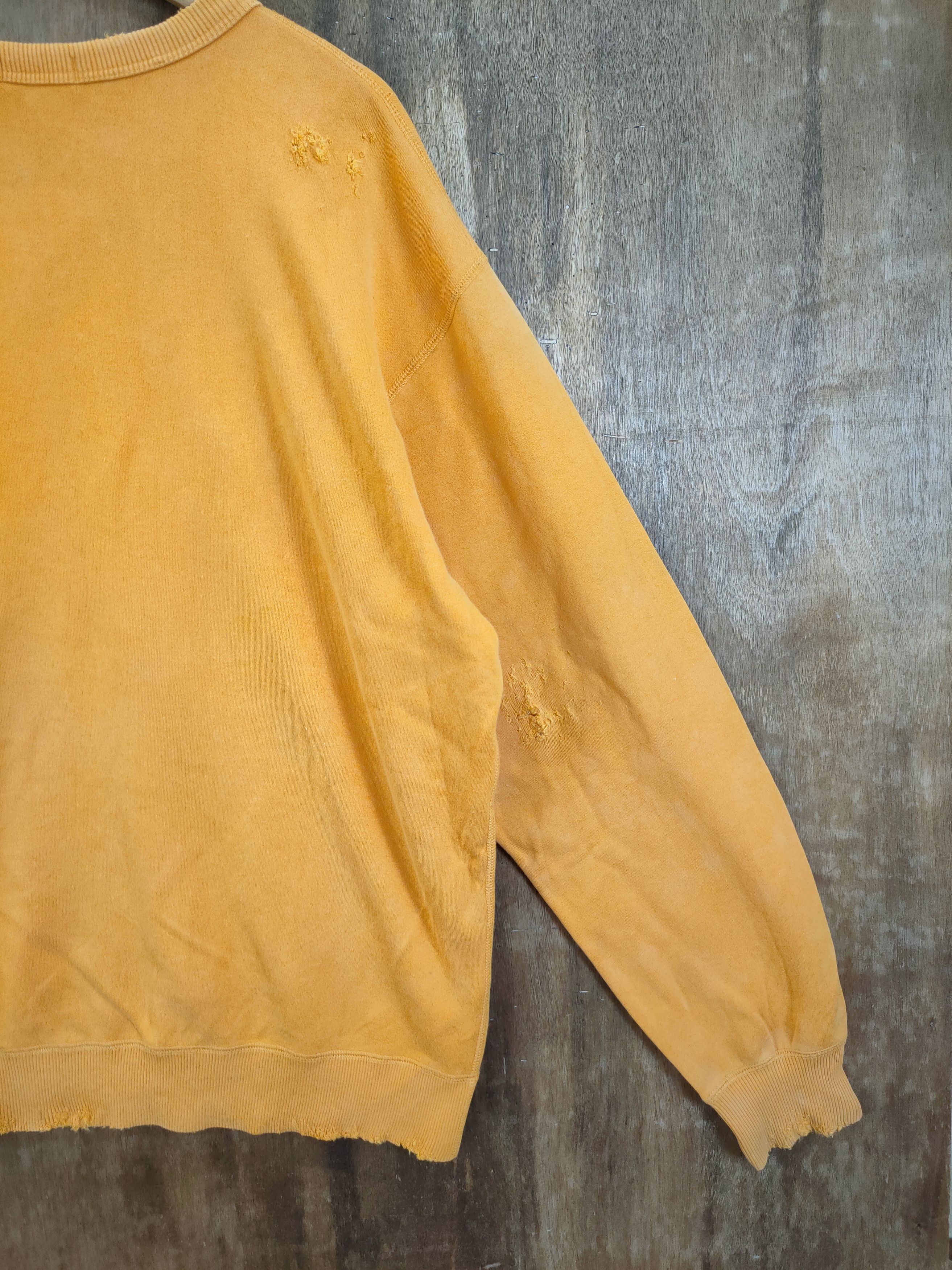 Uniqlo Uniqlo distressed dirty vintage thrashed sweatshirt #6155 Size US XL / EU 56 / 4 - 11 Thumbnail