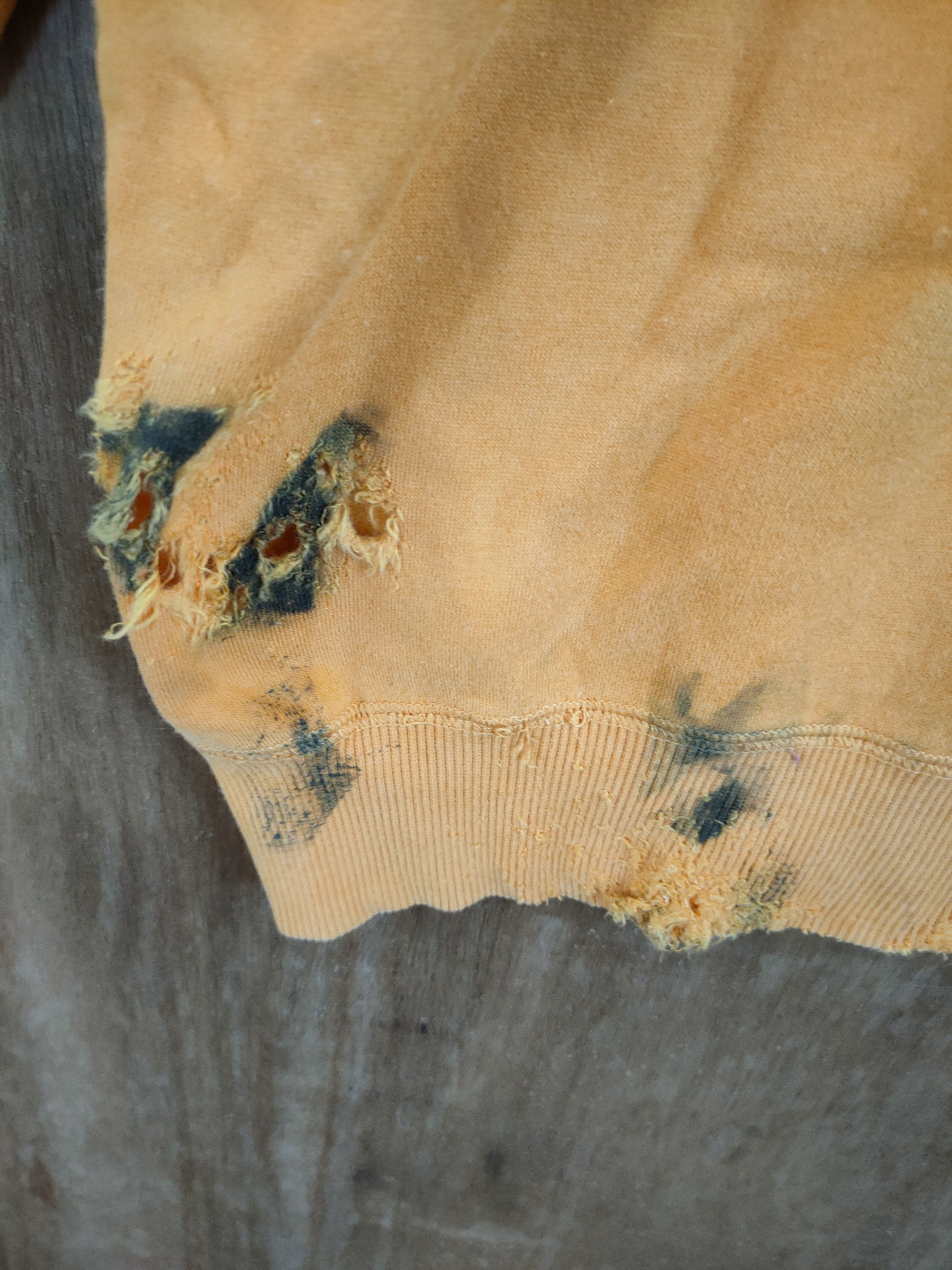 Uniqlo Uniqlo distressed dirty vintage thrashed sweatshirt #6155 Size US XL / EU 56 / 4 - 14 Thumbnail