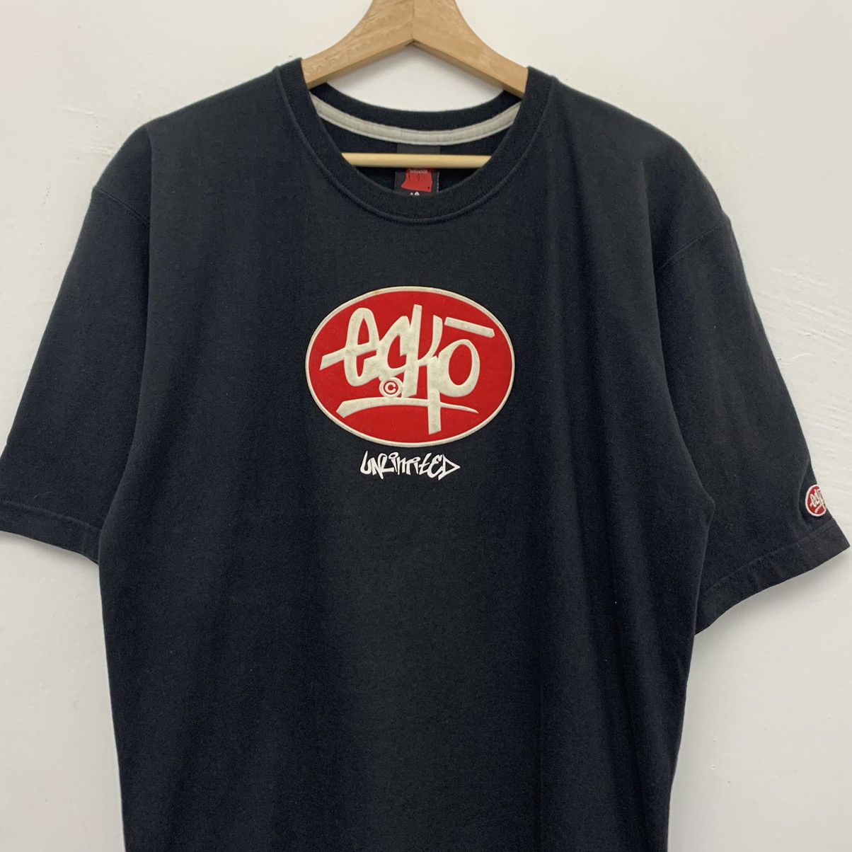 Ecko Unltd. Vintage Ecko Unlimited Velvet Graphic Tshirt Size US M / EU 48-50 / 2 - 3 Thumbnail