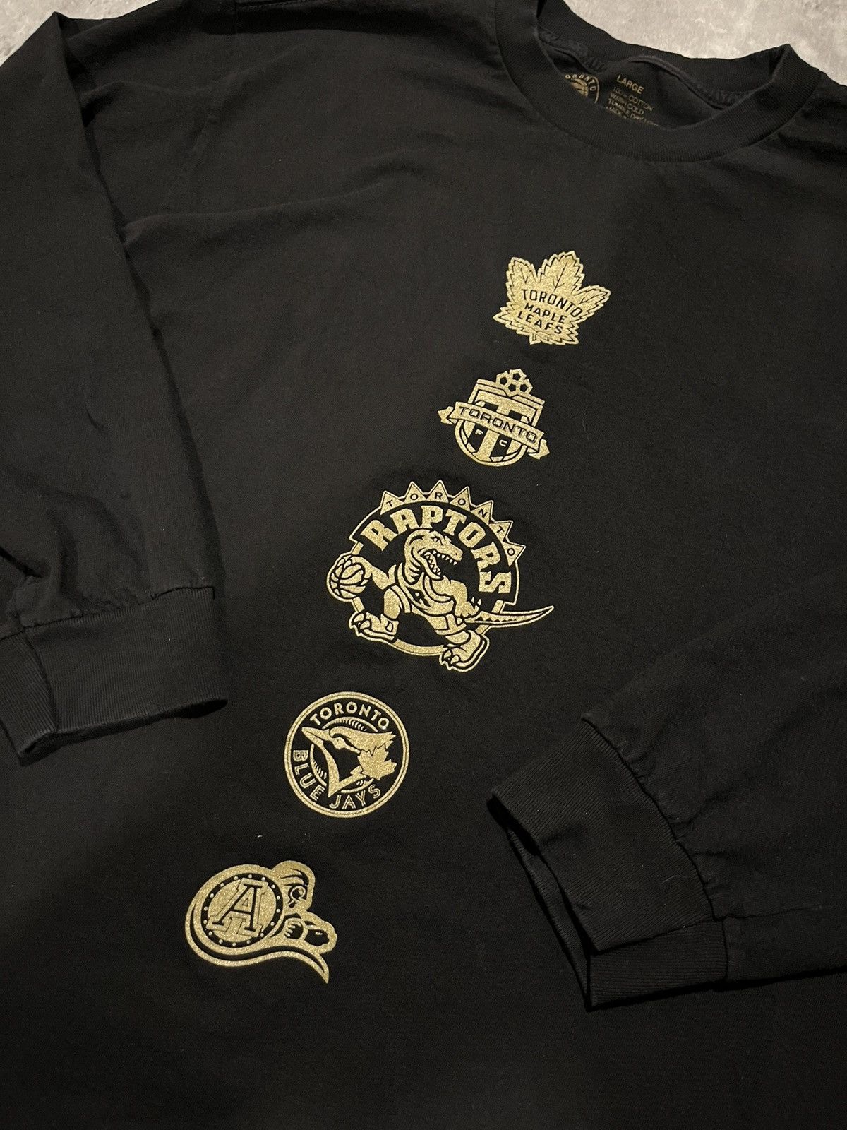 Octobers Very Own OVO x Toronto Raptors Drake Night 2018 Long Sleeve Tee Size US L / EU 52-54 / 3 - 2 Preview