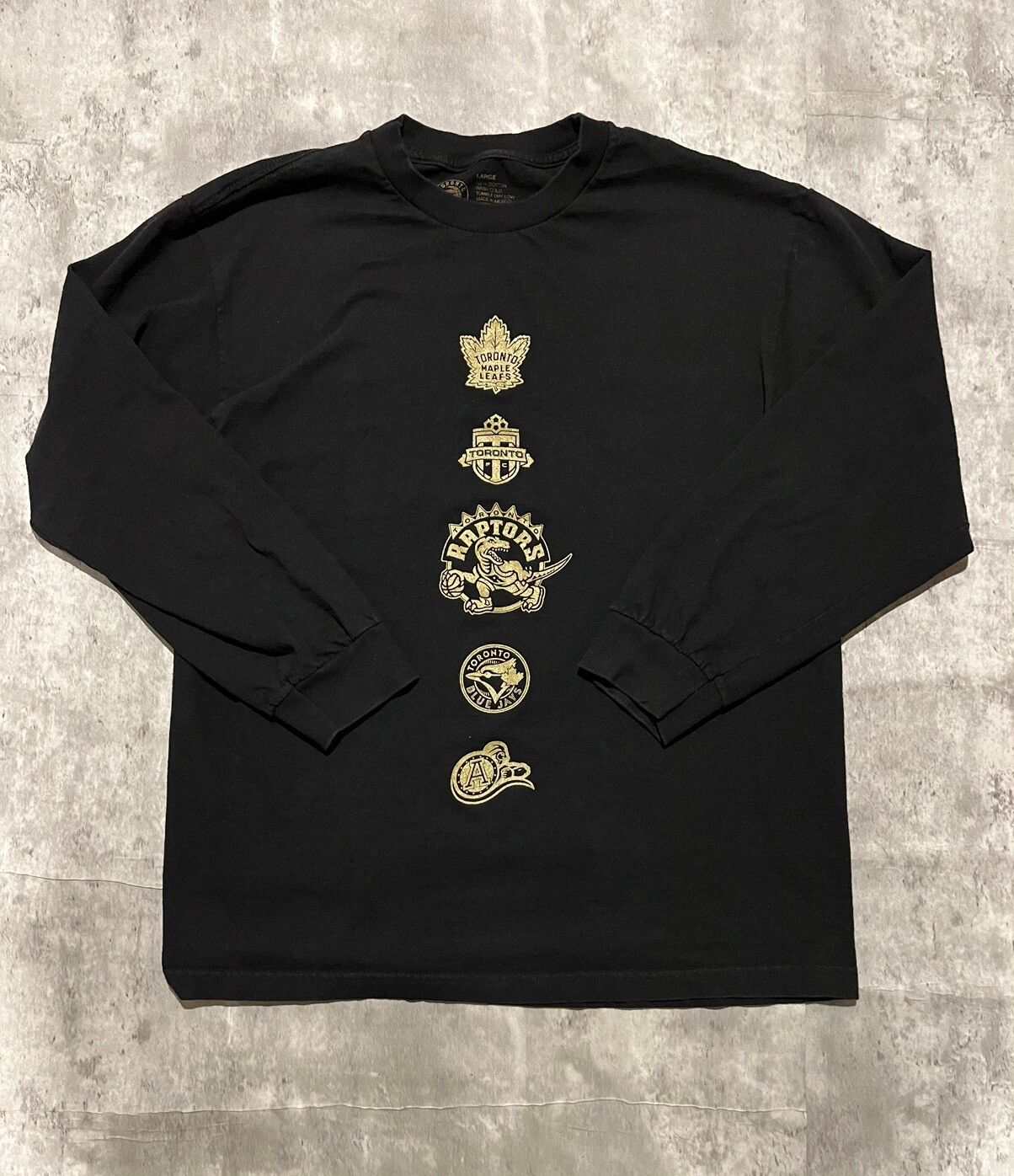 Octobers Very Own OVO x Toronto Raptors Drake Night 2018 Long Sleeve Tee Size US L / EU 52-54 / 3 - 1 Preview
