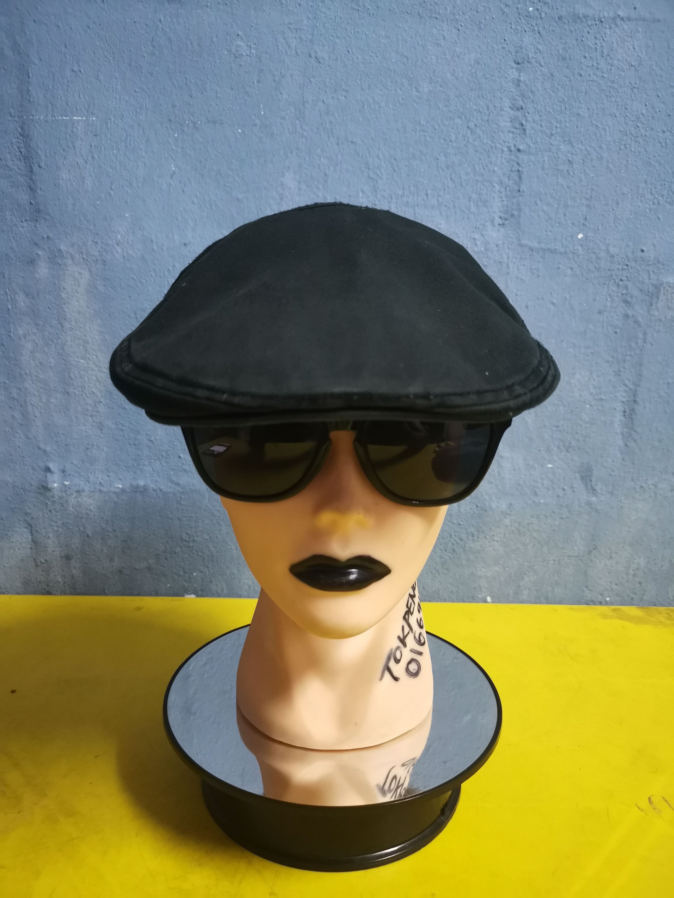 image of Vintage Munsingwear Beretta Hat in Black, Men's