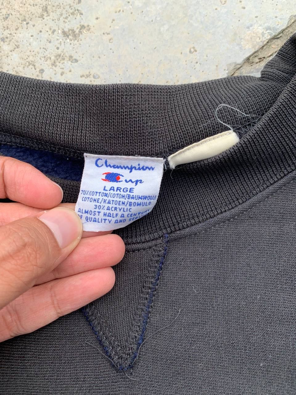 Vintage Vintage Champion Cup Script Logo Sun Faded Sweatshirt Size US M / EU 48-50 / 2 - 7 Thumbnail
