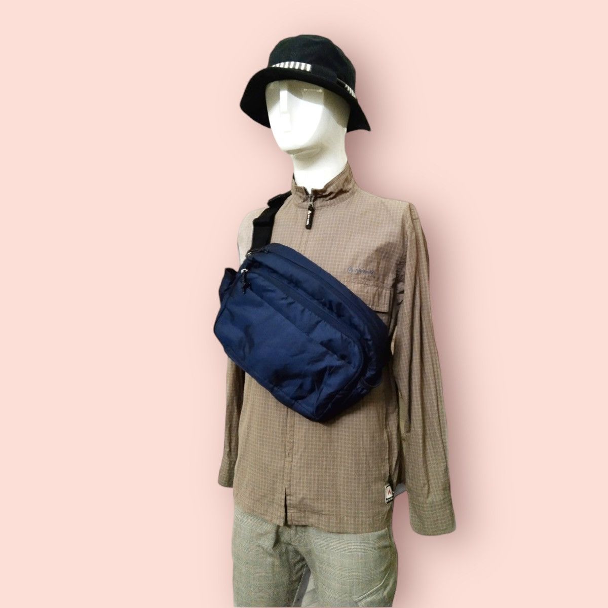 Japanese Brand × Jun Takahashi × Uniqlo UNIQLO x CORDURA FABRIC FUNCTIONAL & PRACTICAL BODYBAG Size ONE SIZE - 17 Thumbnail