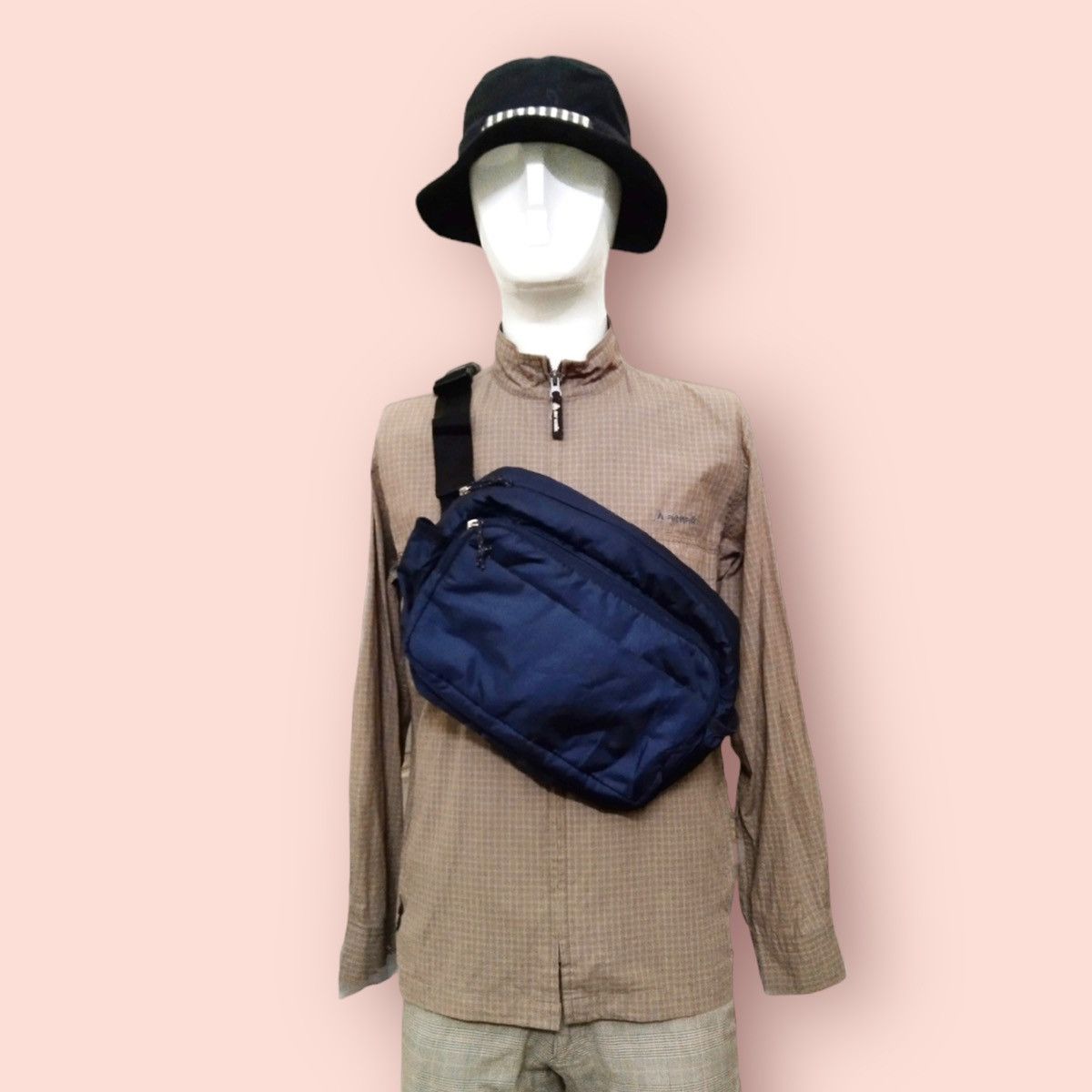 Japanese Brand × Jun Takahashi × Uniqlo UNIQLO x CORDURA FABRIC FUNCTIONAL & PRACTICAL BODYBAG Size ONE SIZE - 16 Thumbnail