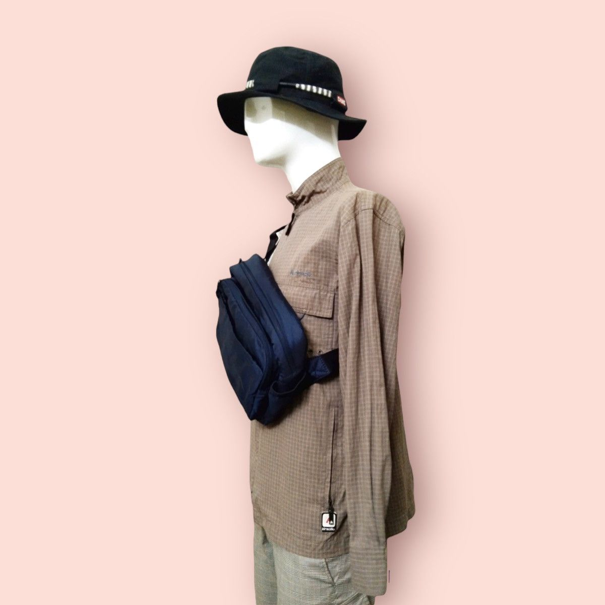 Japanese Brand × Jun Takahashi × Uniqlo UNIQLO x CORDURA FABRIC FUNCTIONAL & PRACTICAL BODYBAG Size ONE SIZE - 18 Thumbnail