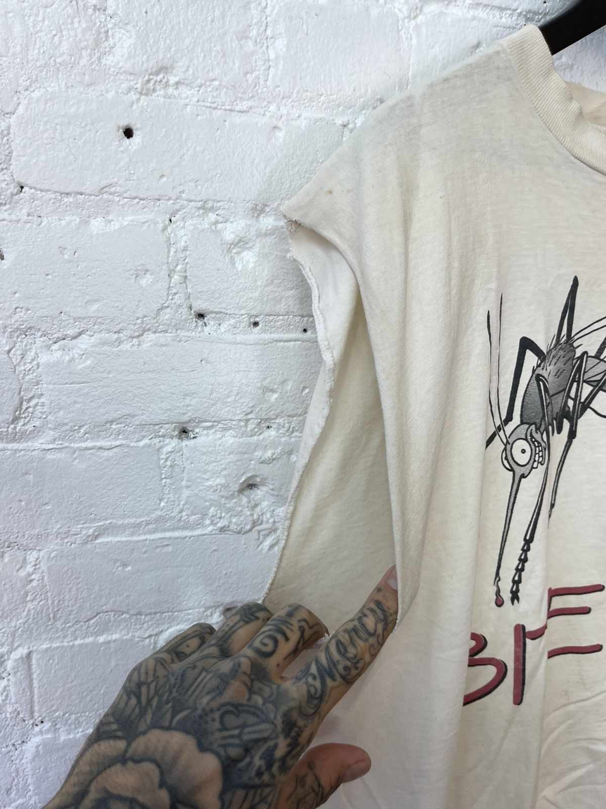 Vintage Vintage THRASHED BITE ME! Mosquito Tank Top Shirt Size US XL / EU 56 / 4 - 6 Thumbnail