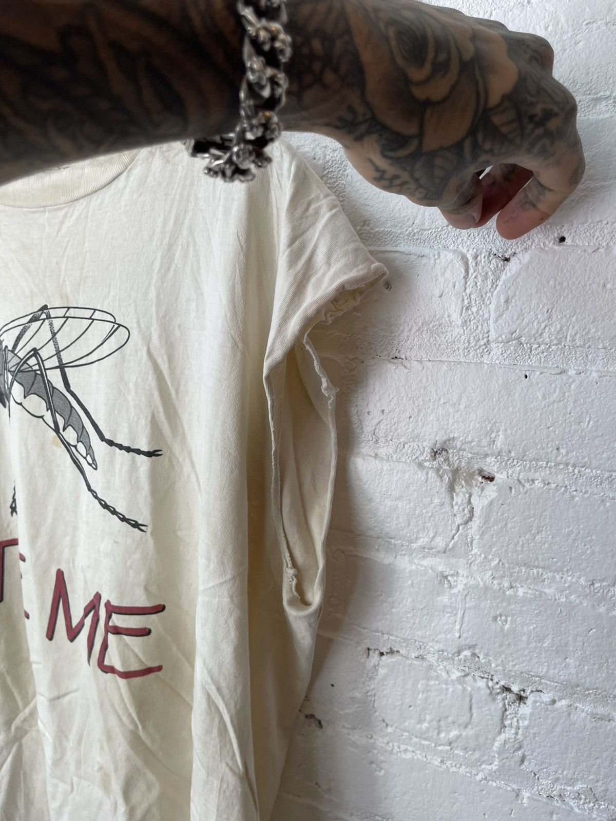 Vintage Vintage THRASHED BITE ME! Mosquito Tank Top Shirt Size US XL / EU 56 / 4 - 4 Thumbnail