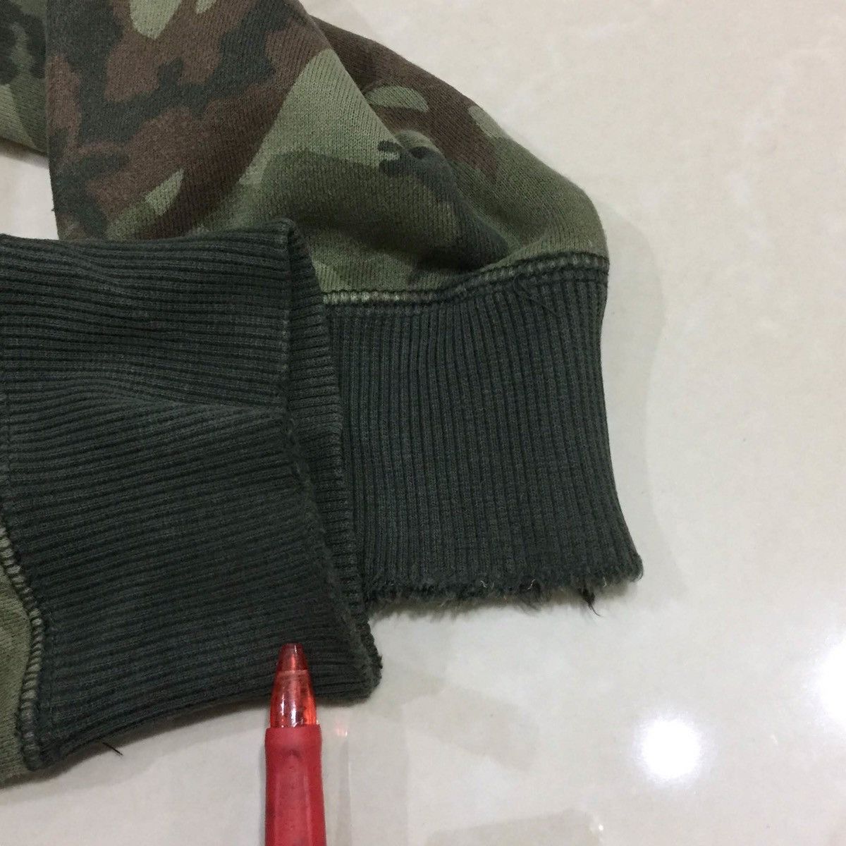 Japanese Brand × Uniqlo UNIQLO Camo Rare Design Hoodie Sweatshirt size XL Size US XL / EU 56 / 4 - 7 Thumbnail