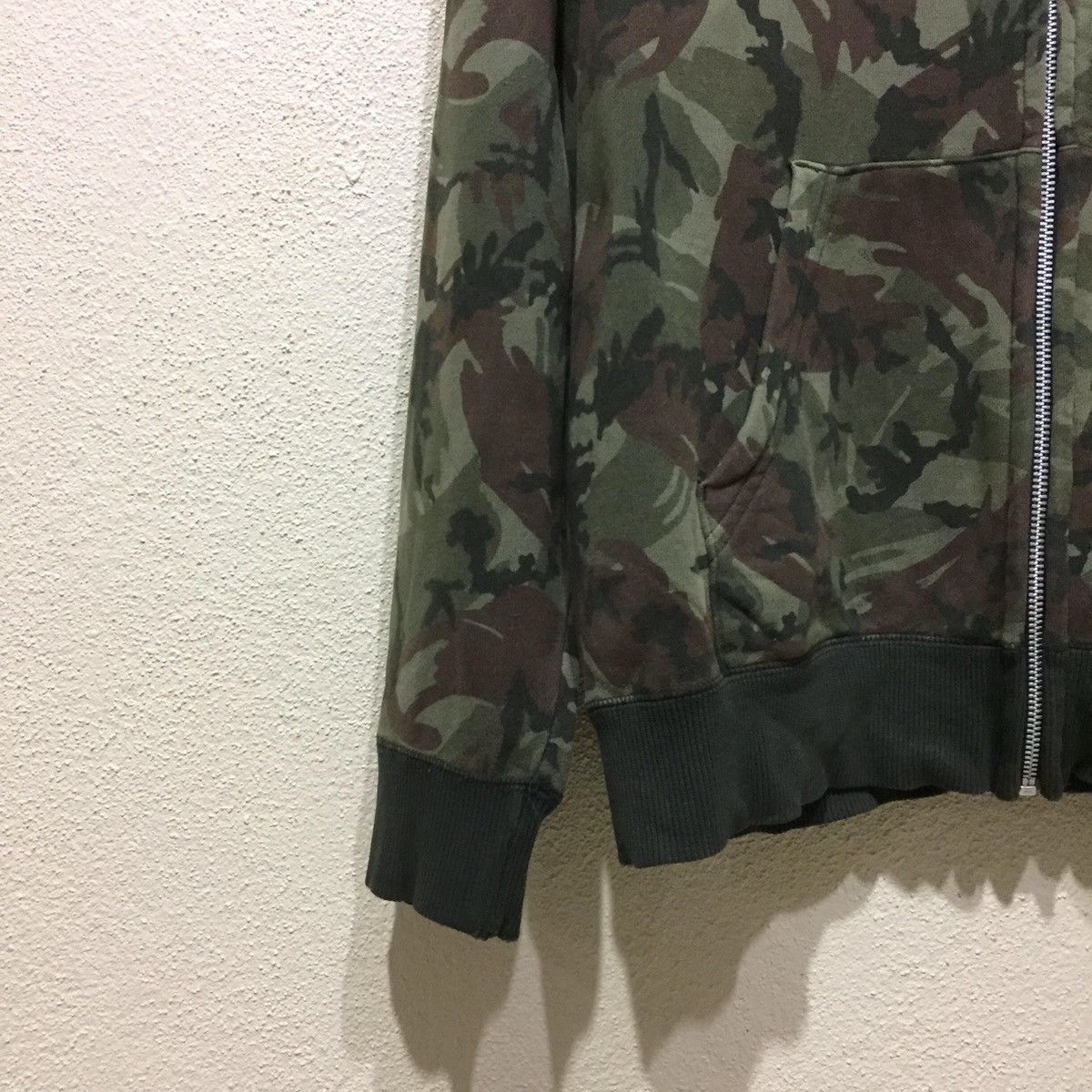 Japanese Brand × Uniqlo UNIQLO Camo Rare Design Hoodie Sweatshirt size XL Size US XL / EU 56 / 4 - 2 Thumbnail