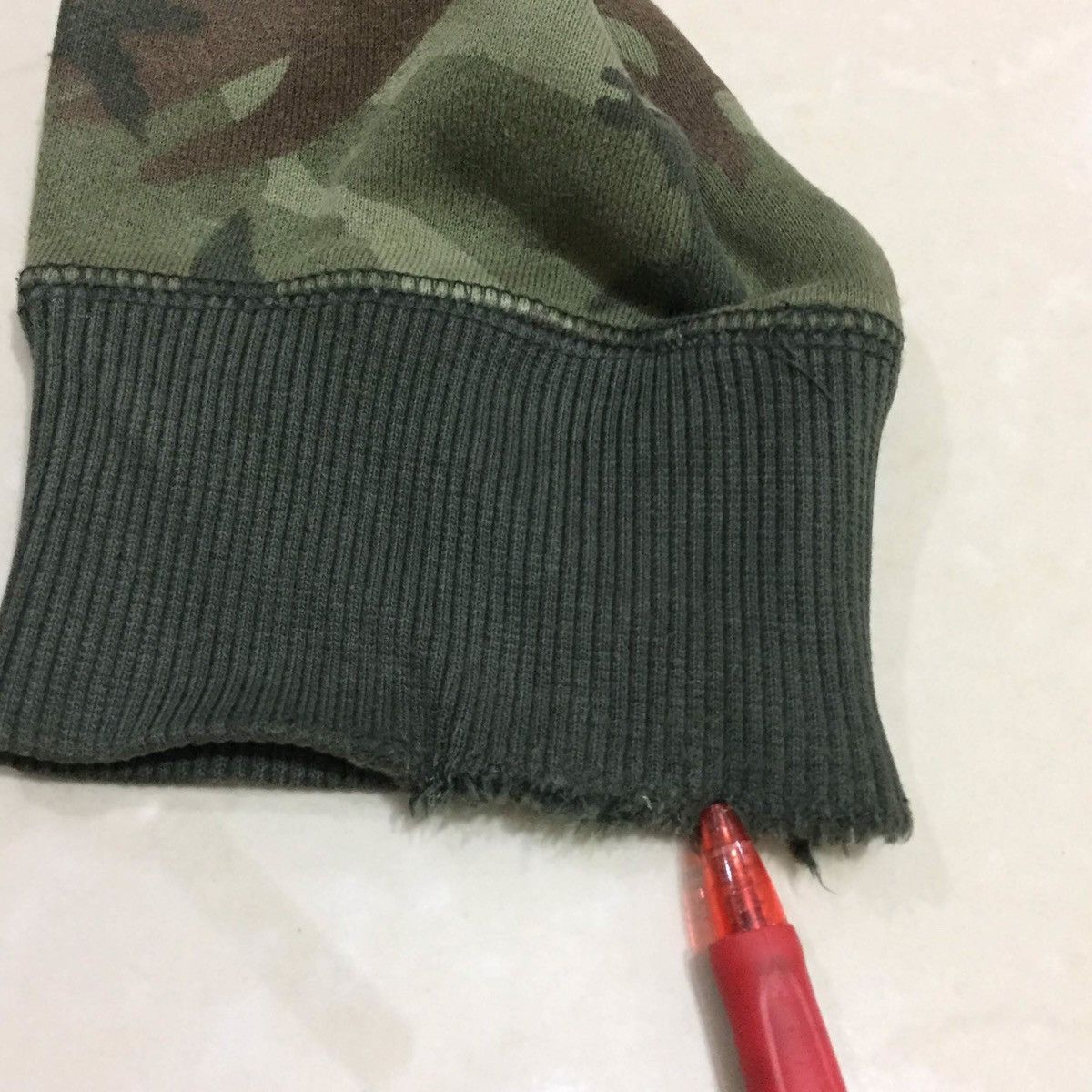 Japanese Brand × Uniqlo UNIQLO Camo Rare Design Hoodie Sweatshirt size XL Size US XL / EU 56 / 4 - 6 Thumbnail