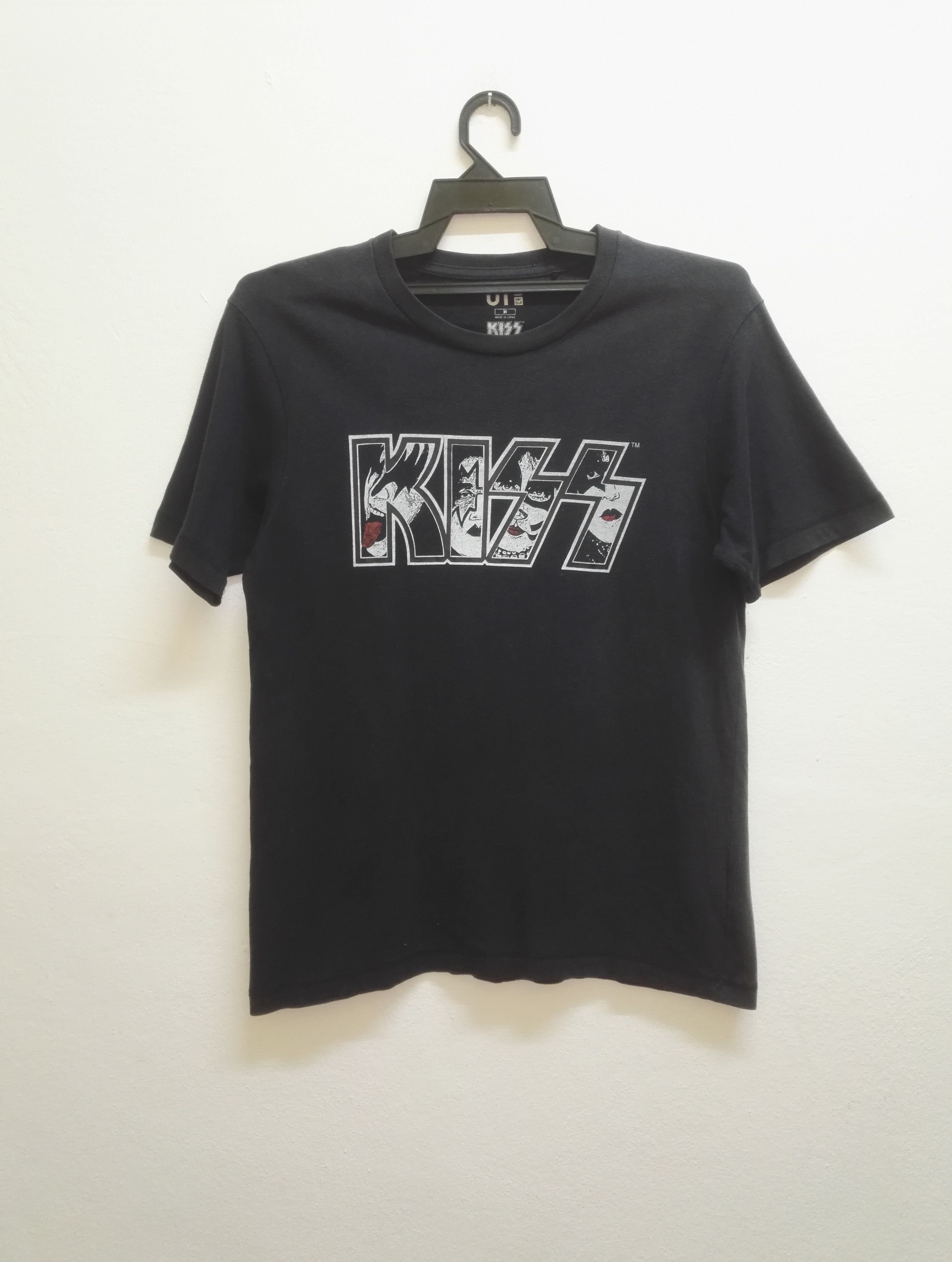 Band Tees FADED BLACK KISS X UNIQLO BAND T SHIRT SIZE M (s34) Size US M / EU 48-50 / 2 - 1 Thumbnail