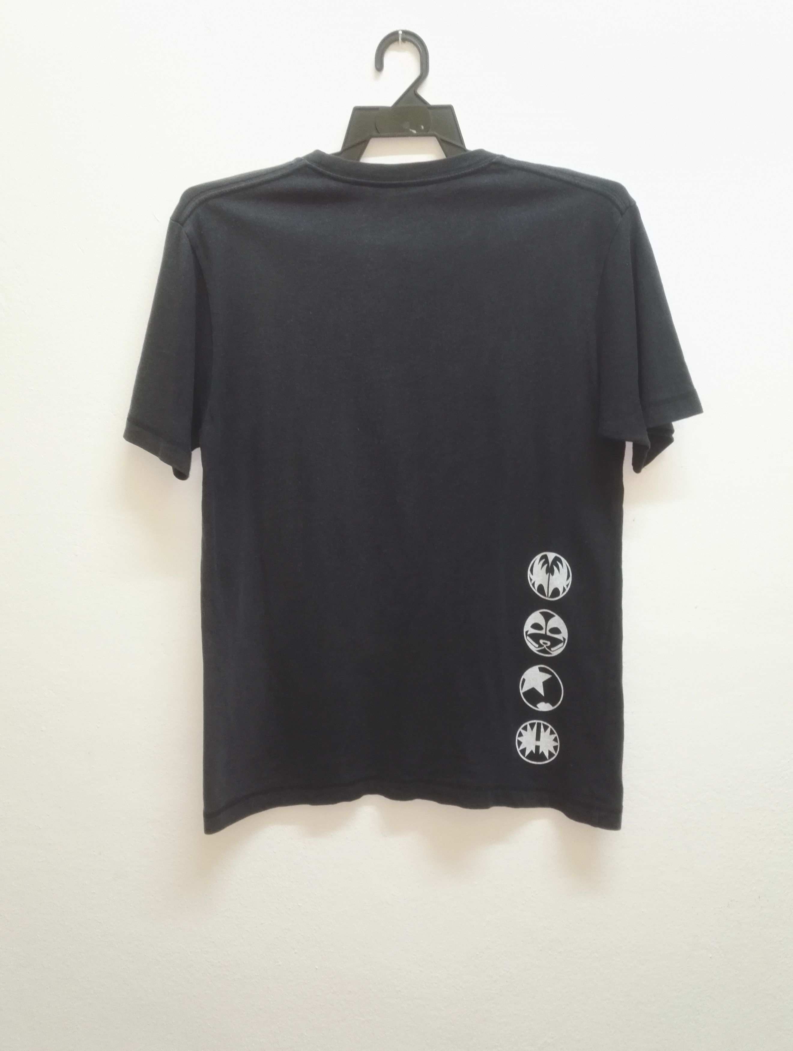Band Tees FADED BLACK KISS X UNIQLO BAND T SHIRT SIZE M (s34) Size US M / EU 48-50 / 2 - 3 Thumbnail