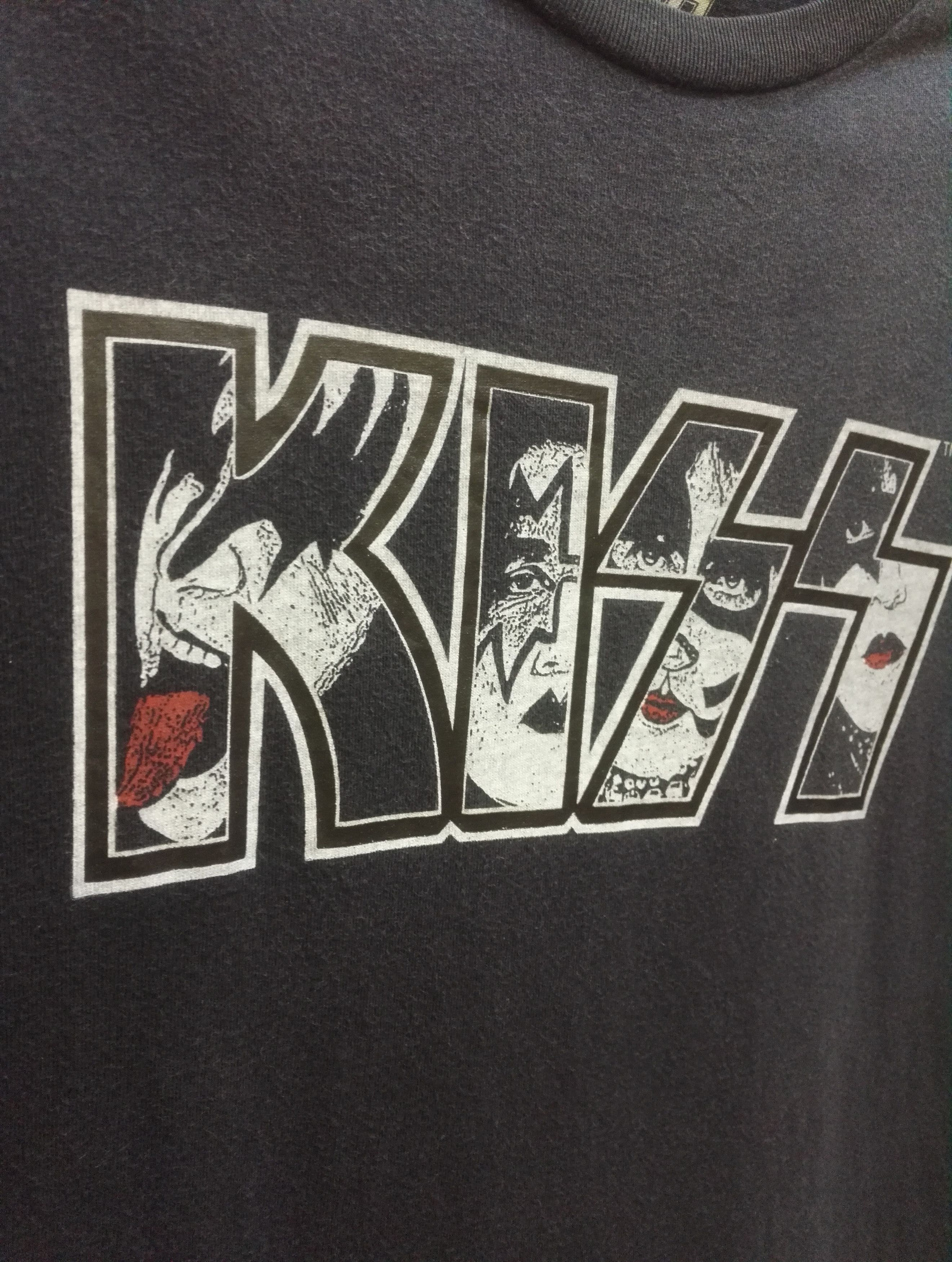 Band Tees FADED BLACK KISS X UNIQLO BAND T SHIRT SIZE M (s34) Size US M / EU 48-50 / 2 - 2 Thumbnail