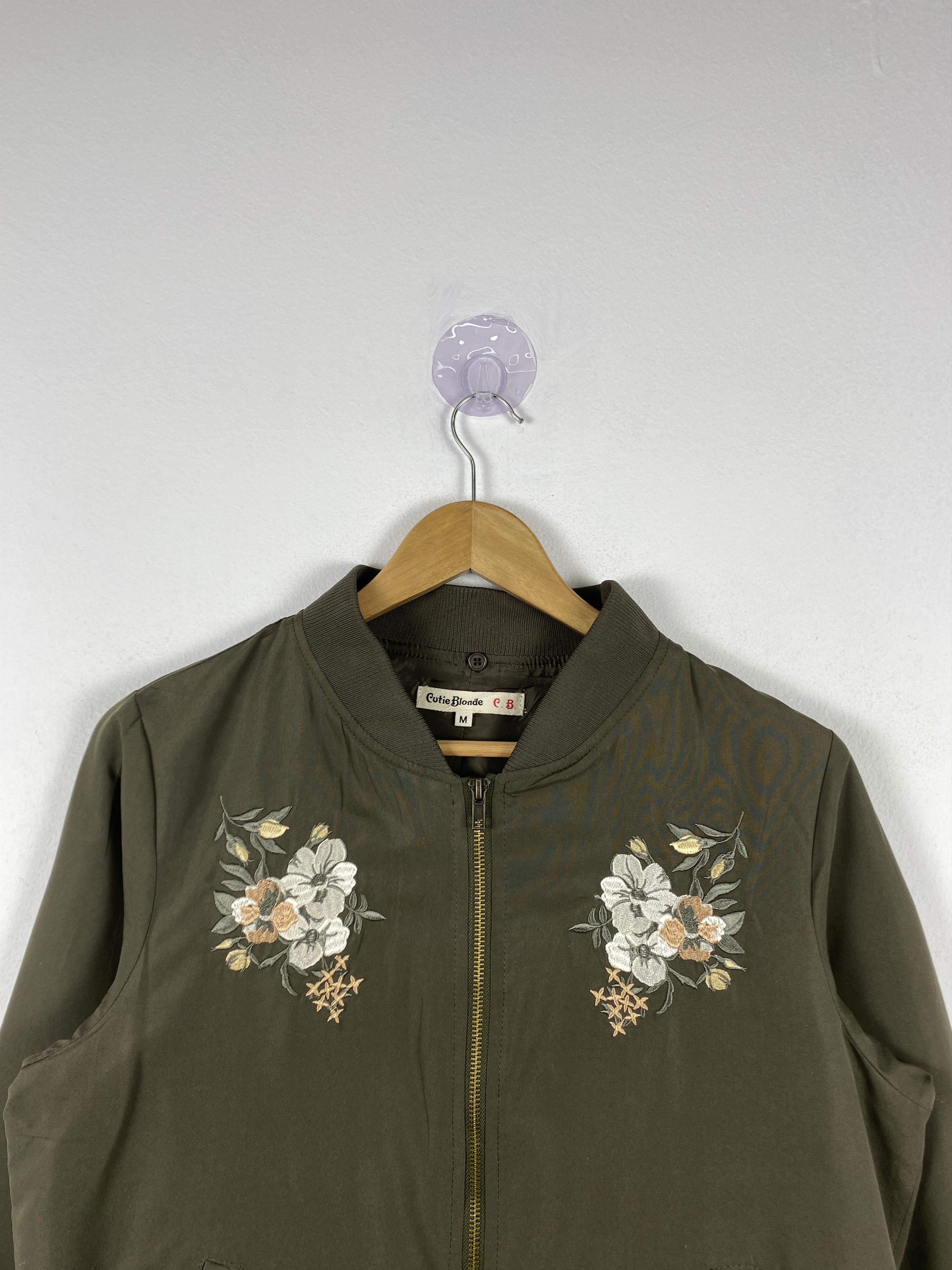 Japanese Brand Vintage Cutie Blonde Floral Bombers Jacket J1271 Size M / US 6-8 / IT 42-44 - 2 Thumbnail