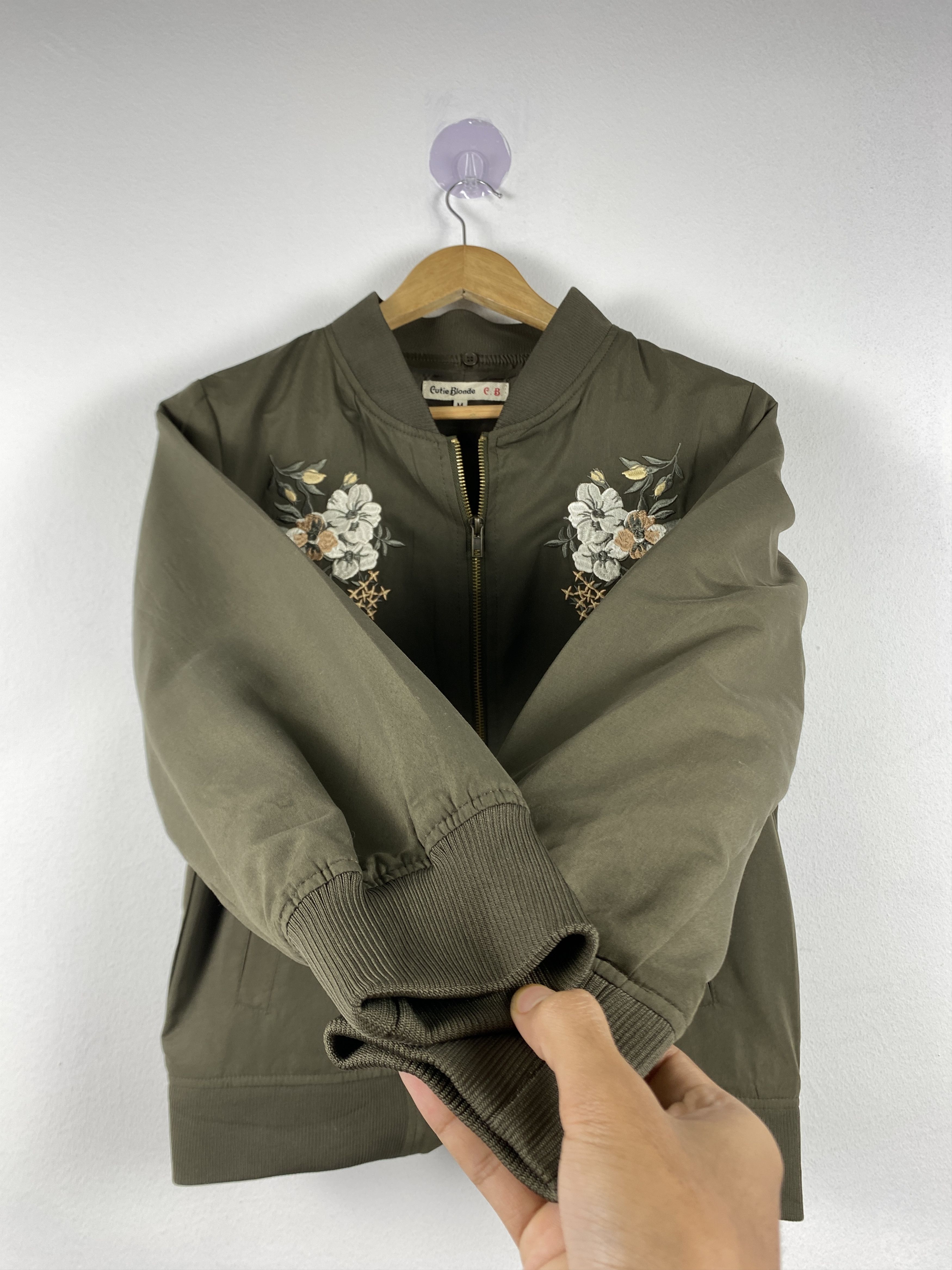 Japanese Brand Vintage Cutie Blonde Floral Bombers Jacket J1271 Size M / US 6-8 / IT 42-44 - 5 Thumbnail