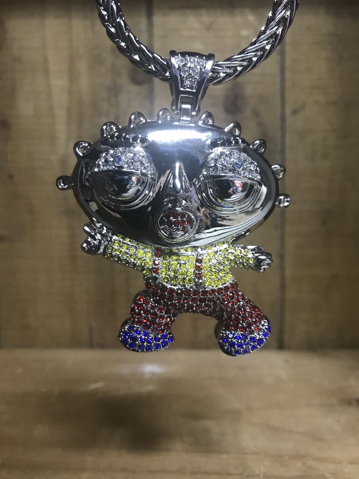 Stewie chain clearance rapper