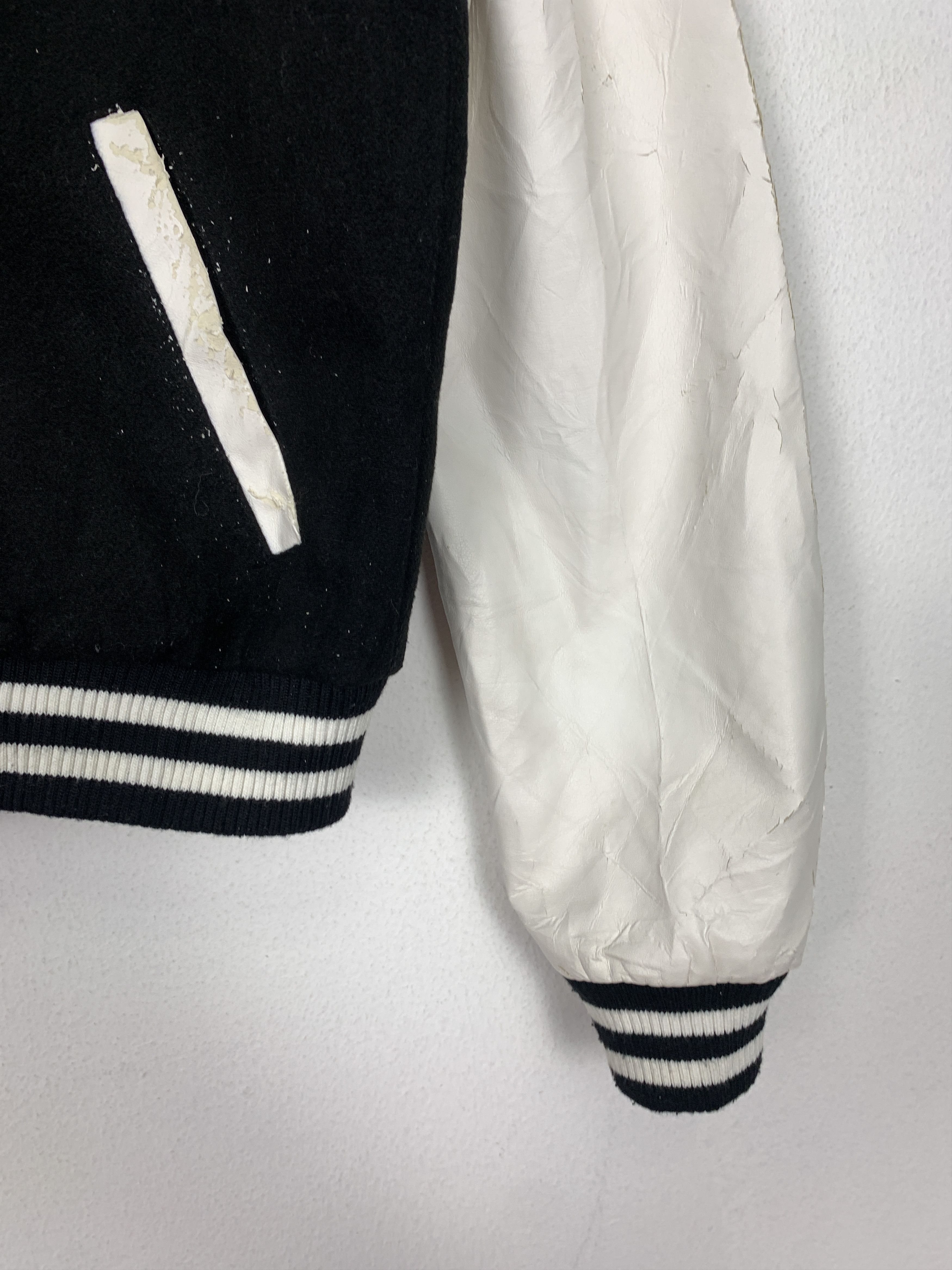 Japanese Brand Vintage TRICOLOUR Quilted Lining Varsity Jacket J1458 Size US S / EU 44-46 / 1 - 4 Thumbnail