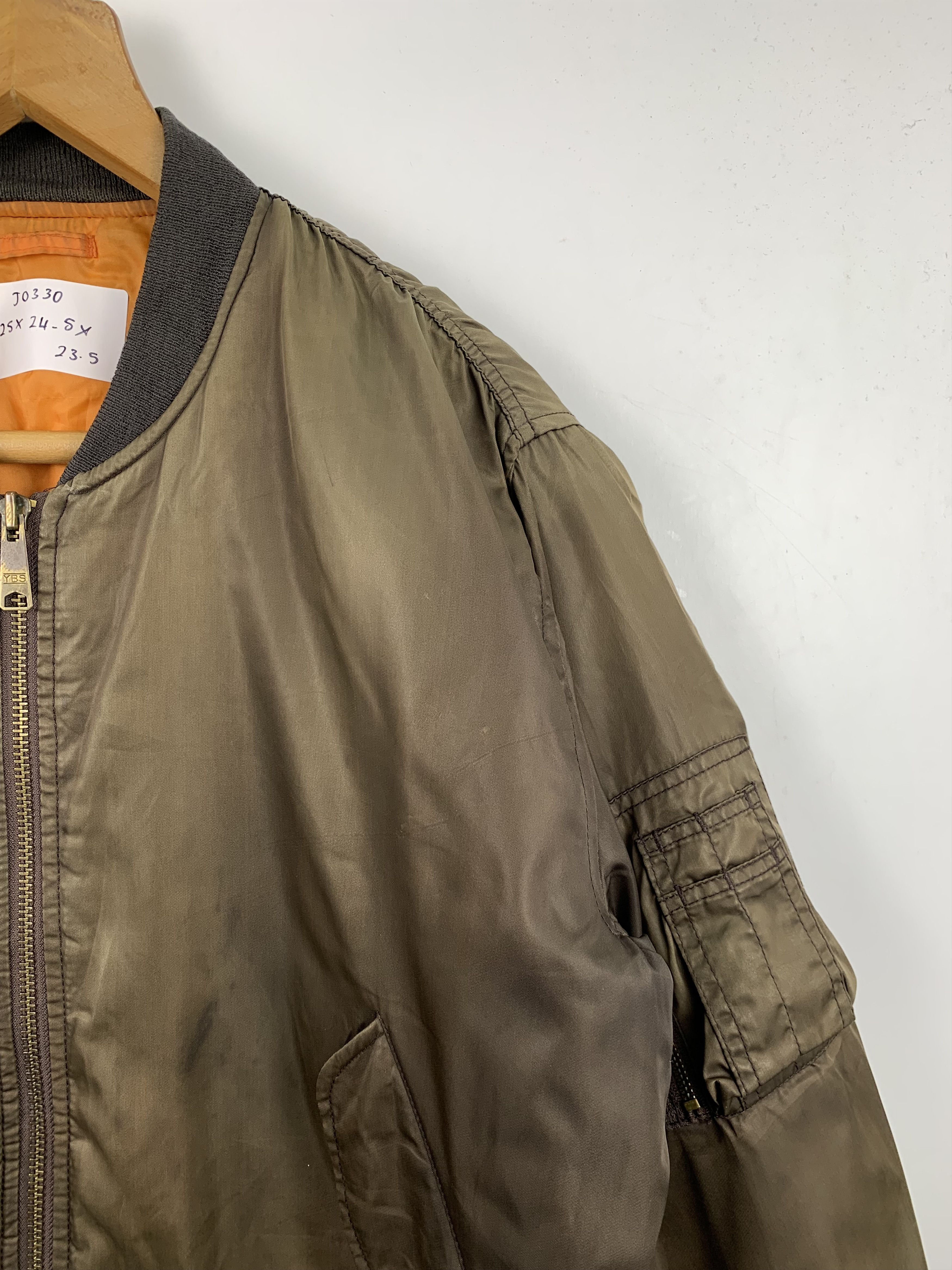 Uniqlo Vintage UNIQLO Sunfaded Bombers Jacket J0330 Size US M / EU 48-50 / 2 - 4 Thumbnail