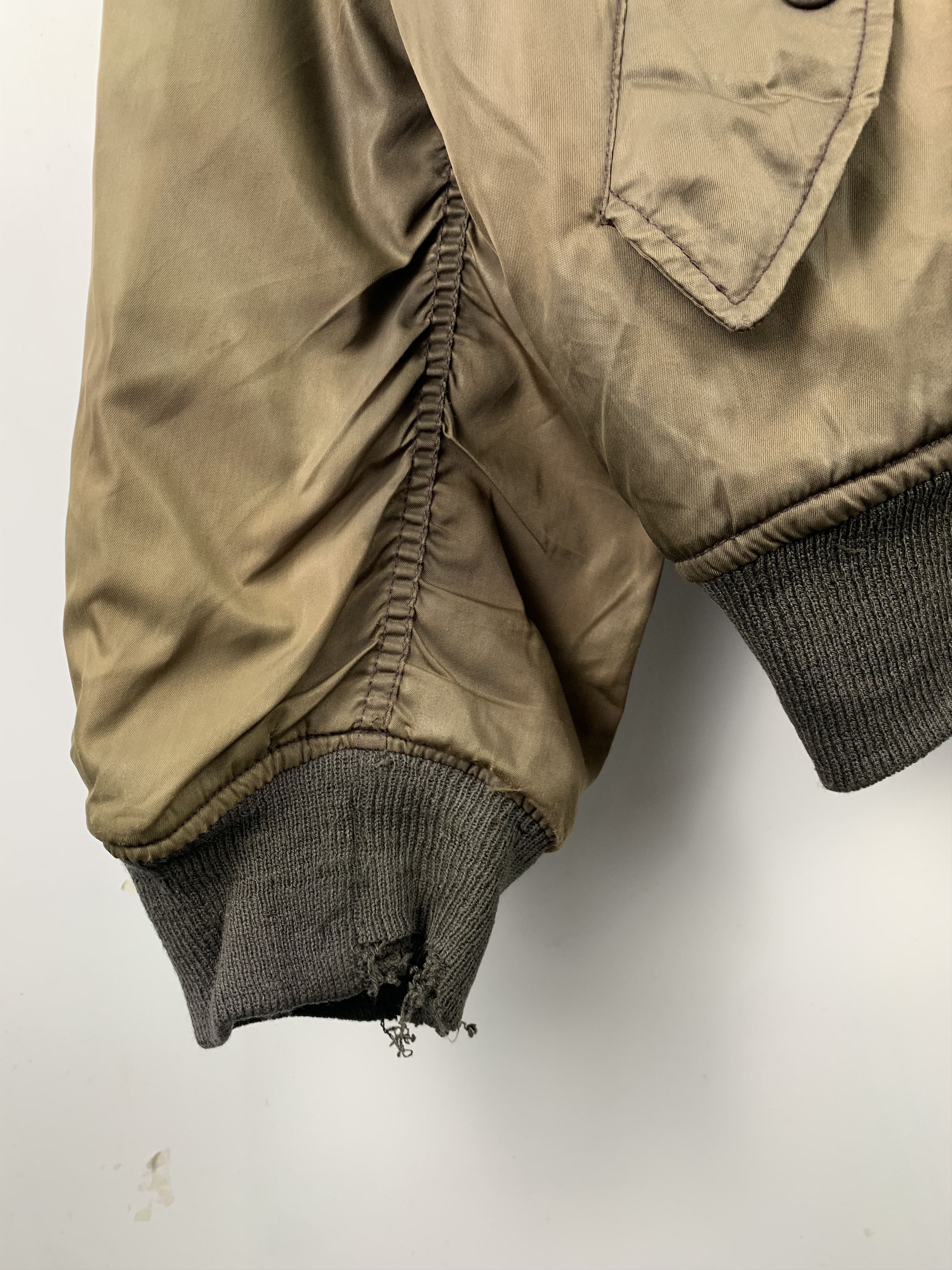 Uniqlo Vintage UNIQLO Sunfaded Bombers Jacket J0330 Size US M / EU 48-50 / 2 - 6 Thumbnail