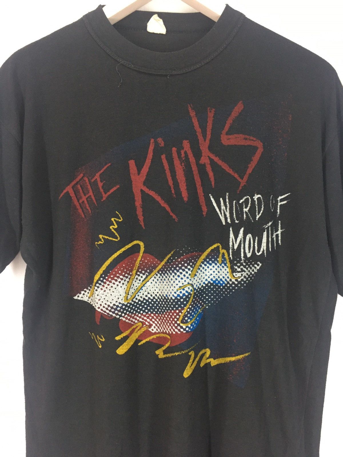 Band Tees Vintage 80s The Kinks word of mouth tour 85 t shirt Size US L / EU 52-54 / 3 - 3 Thumbnail