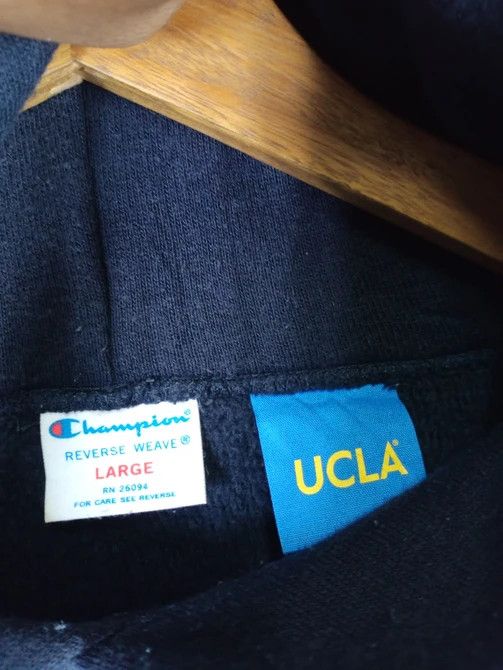 Champion Vintage Champion Reverse Weave University Of CalifornaUCLA Size US L / EU 52-54 / 3 - 5 Thumbnail