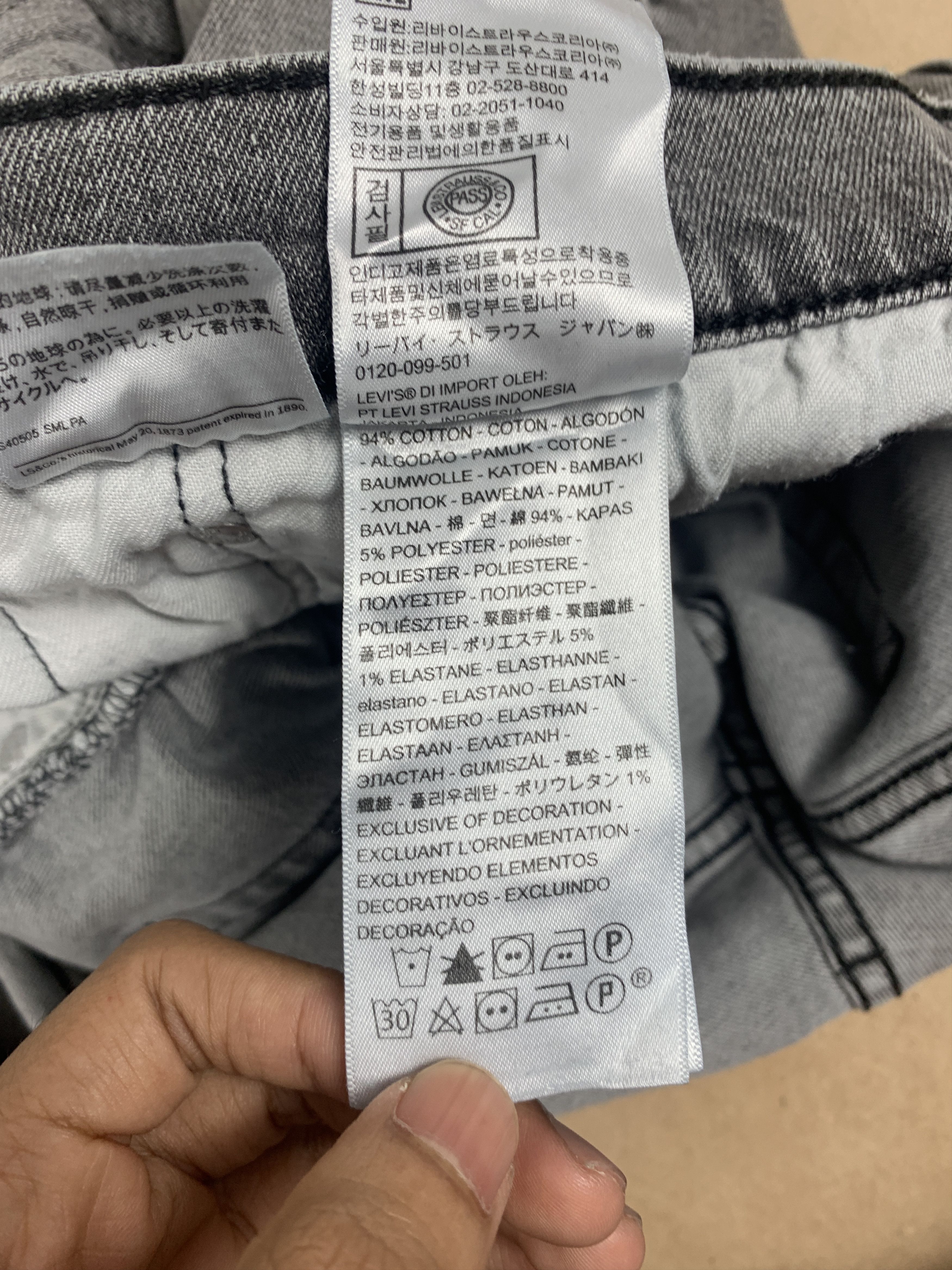 Levi's × Vintage Vintage LEVI'S 559 Straight Cut Faded Black Jeans Size US 36 / EU 52 - 13 Thumbnail
