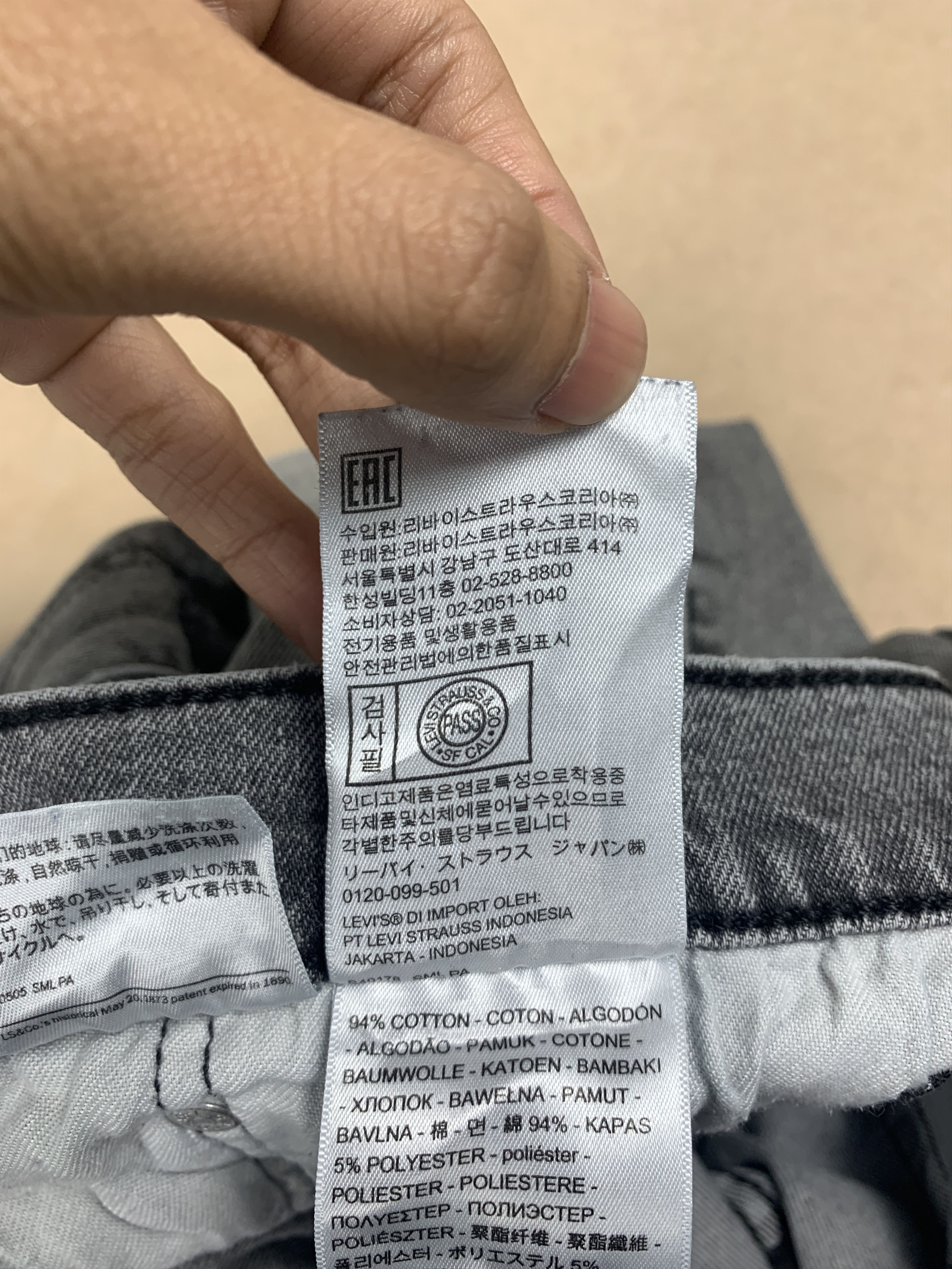 Levi's × Vintage Vintage LEVI'S 559 Straight Cut Faded Black Jeans Size US 36 / EU 52 - 12 Thumbnail