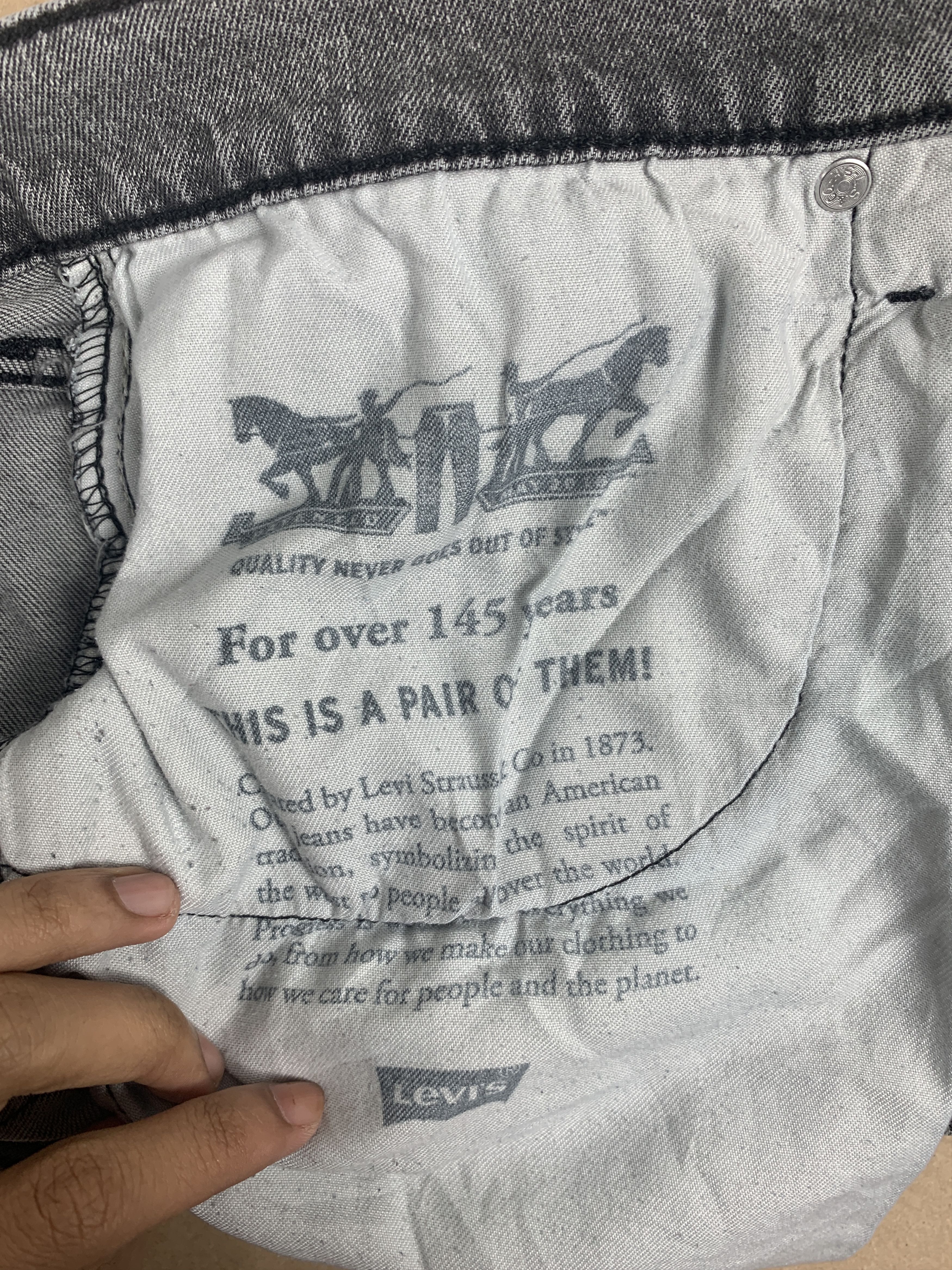 Levi's × Vintage Vintage LEVI'S 559 Straight Cut Faded Black Jeans Size US 36 / EU 52 - 9 Thumbnail
