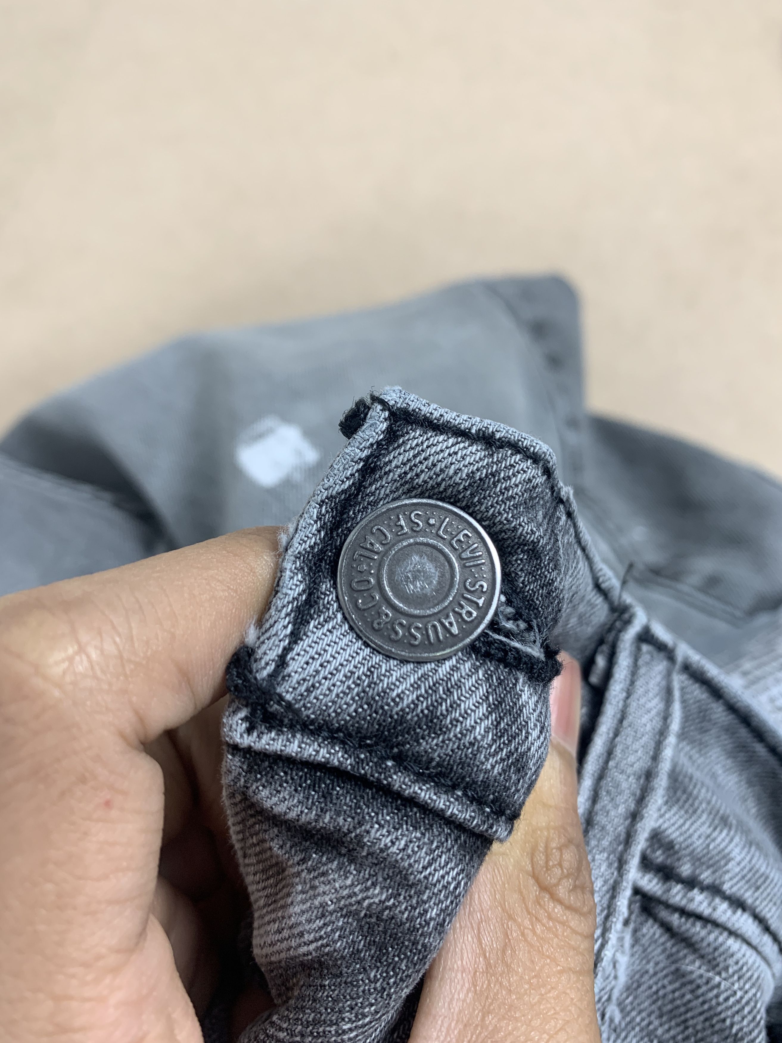 Levi's × Vintage Vintage LEVI'S 559 Straight Cut Faded Black Jeans Size US 36 / EU 52 - 19 Thumbnail