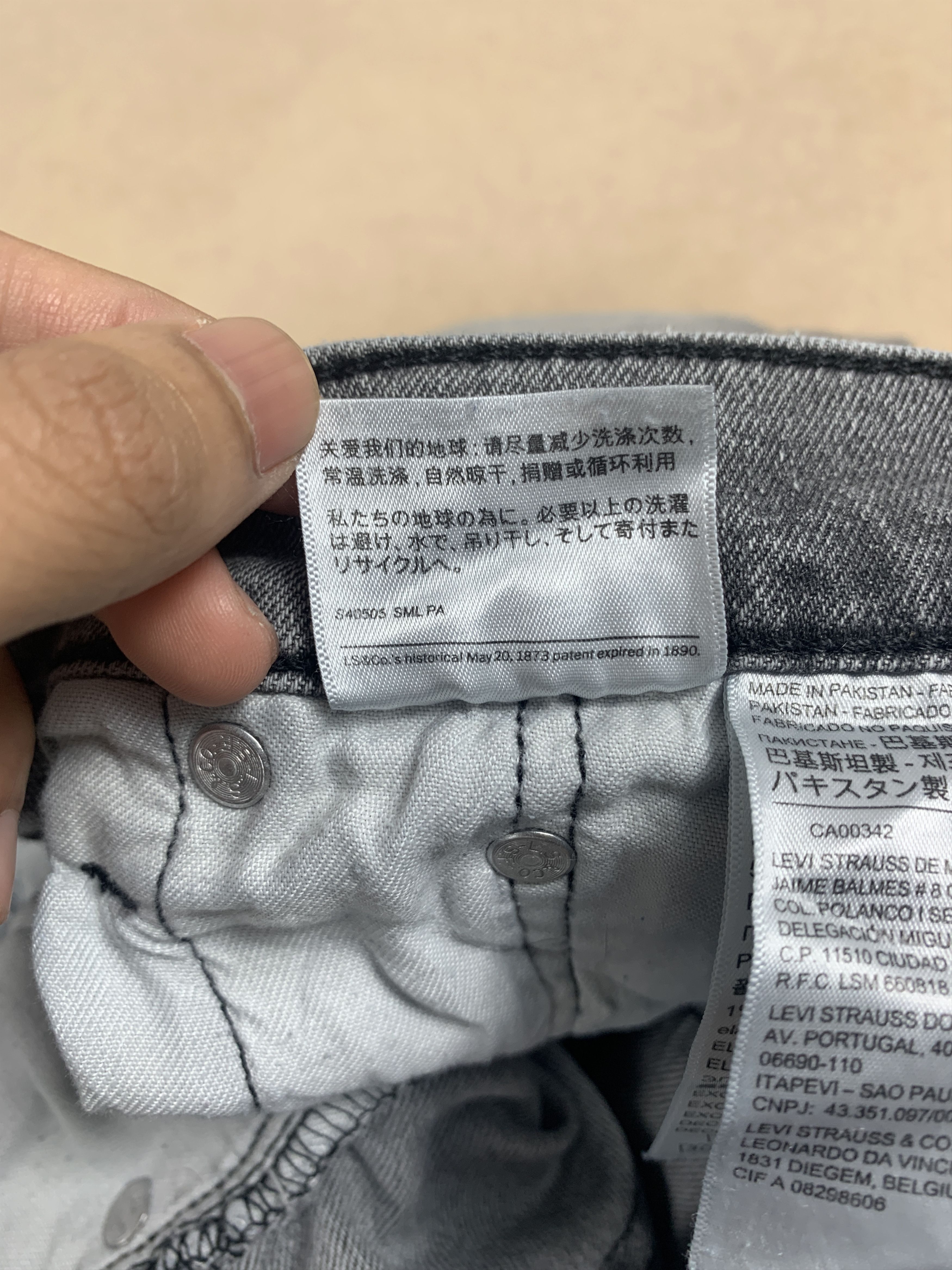 Levi's × Vintage Vintage LEVI'S 559 Straight Cut Faded Black Jeans Size US 36 / EU 52 - 11 Thumbnail