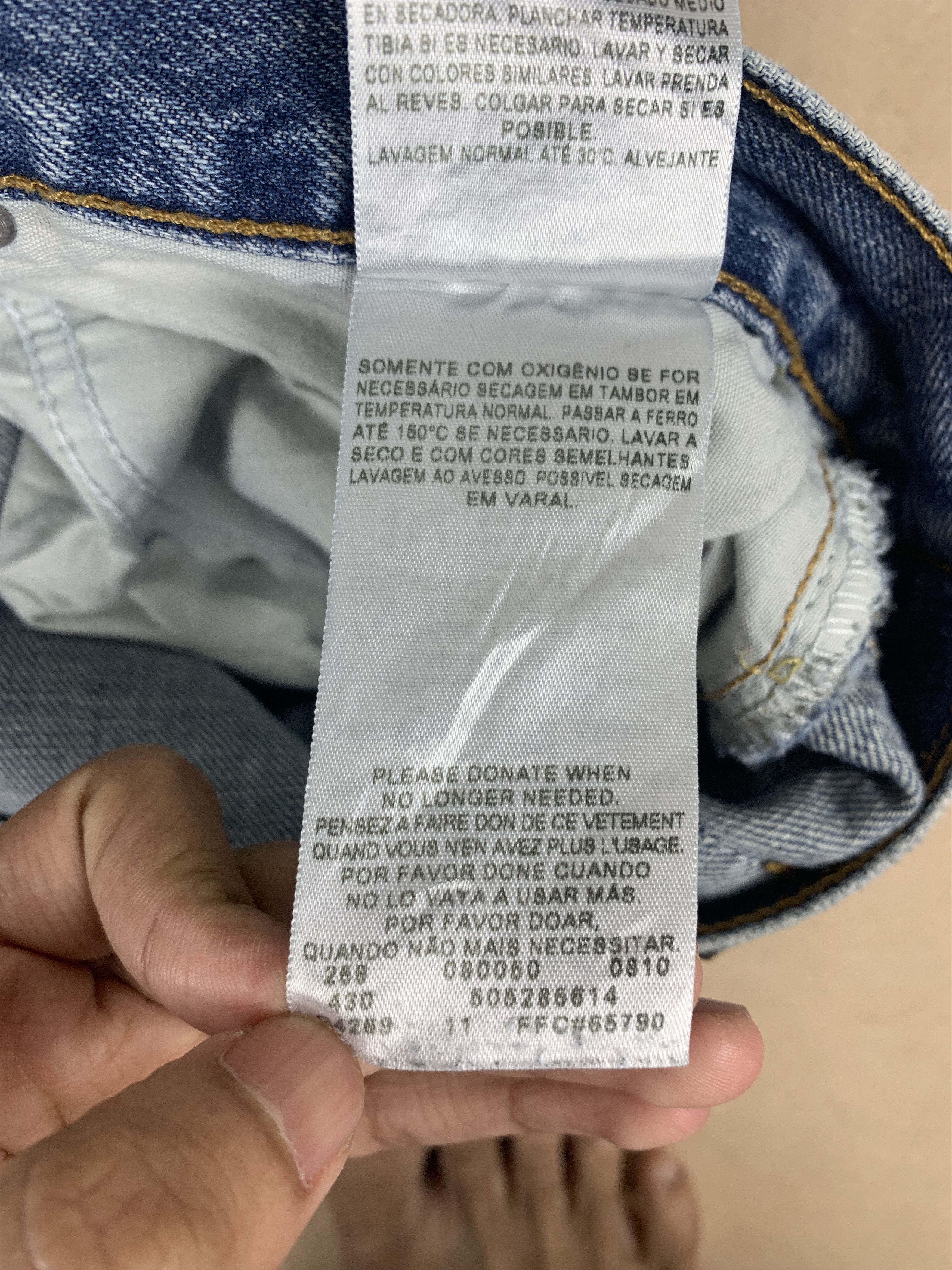 Levi's × Vintage Vintage 90s LEVI'S 528 Distressed Faded Straight Cut Jeans Size US 37 - 11 Thumbnail