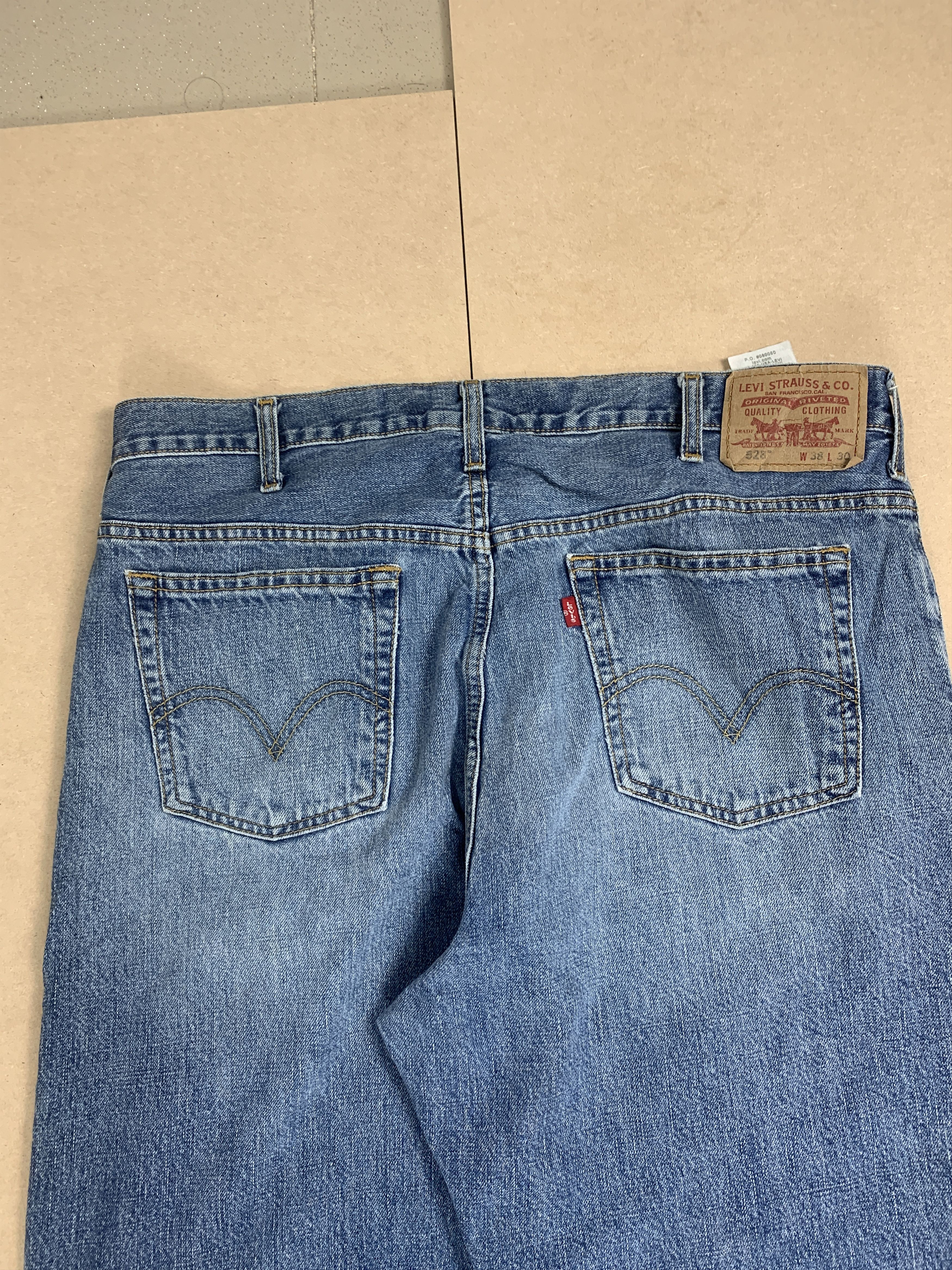 Levi's × Vintage Vintage 90s LEVI'S 528 Distressed Faded Straight Cut Jeans Size US 37 - 6 Thumbnail