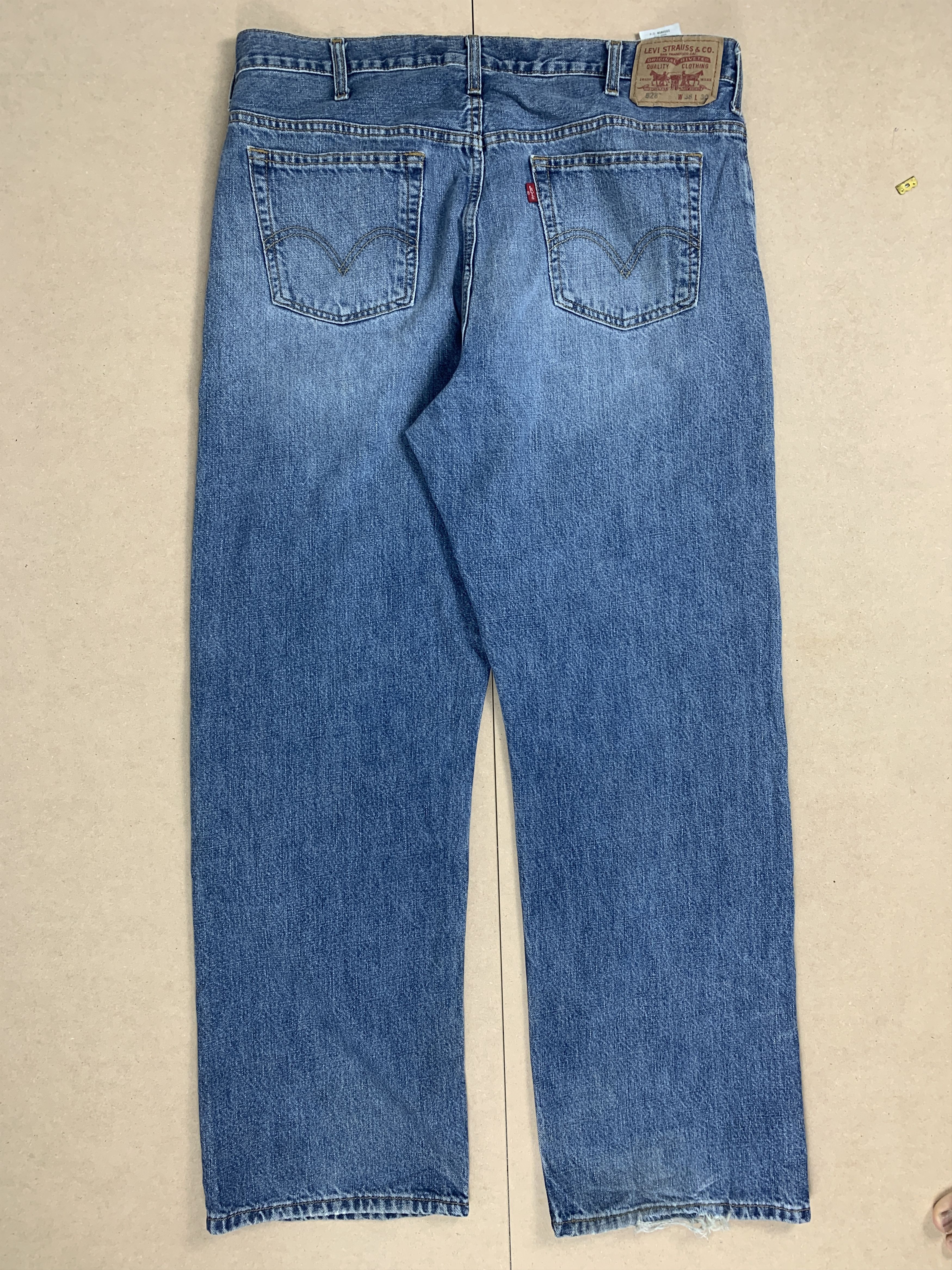 Levi's × Vintage Vintage 90s LEVI'S 528 Distressed Faded Straight Cut Jeans Size US 37 - 5 Thumbnail