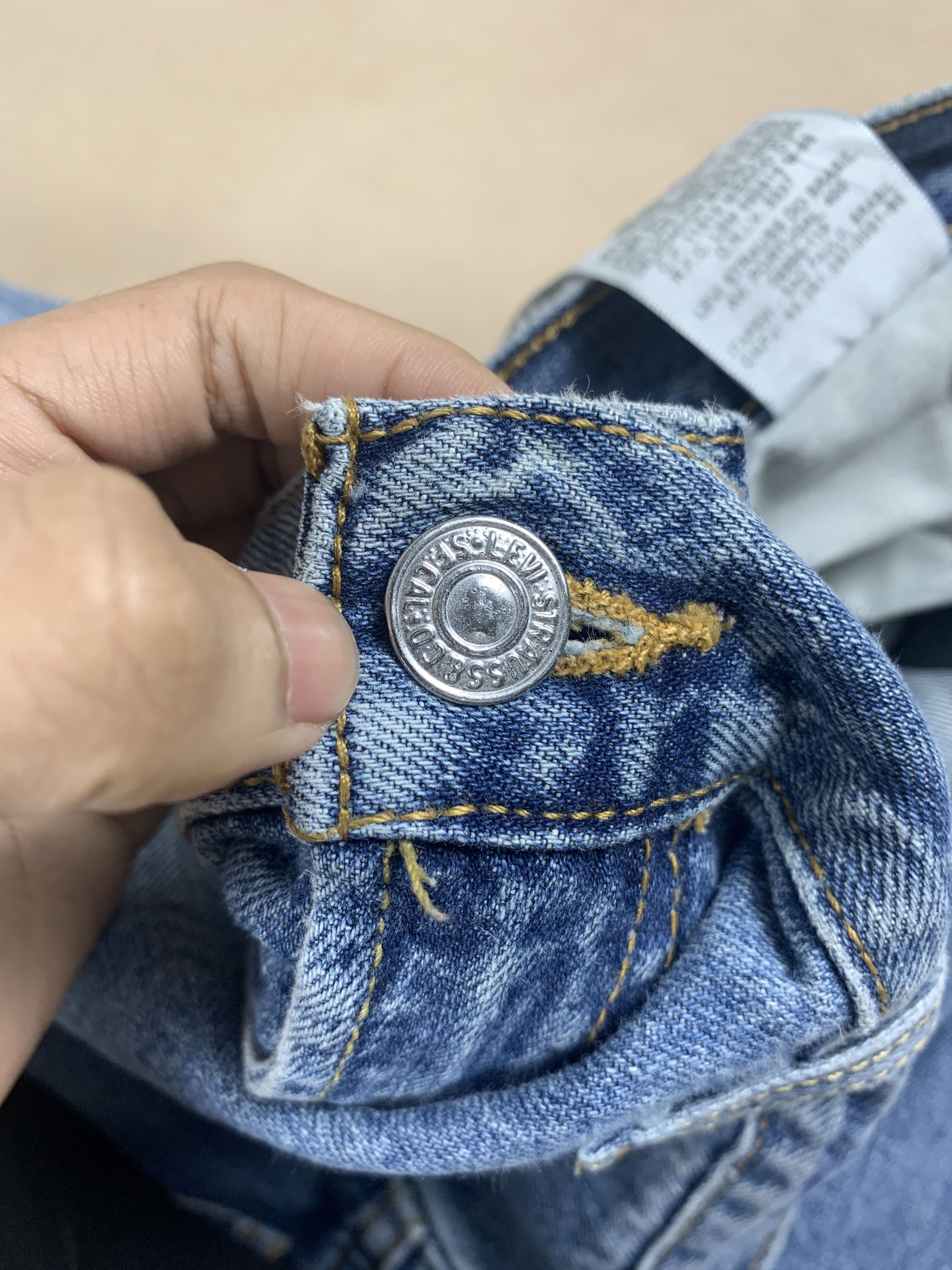 Levi's × Vintage Vintage 90s LEVI'S 528 Distressed Faded Straight Cut Jeans Size US 37 - 14 Thumbnail