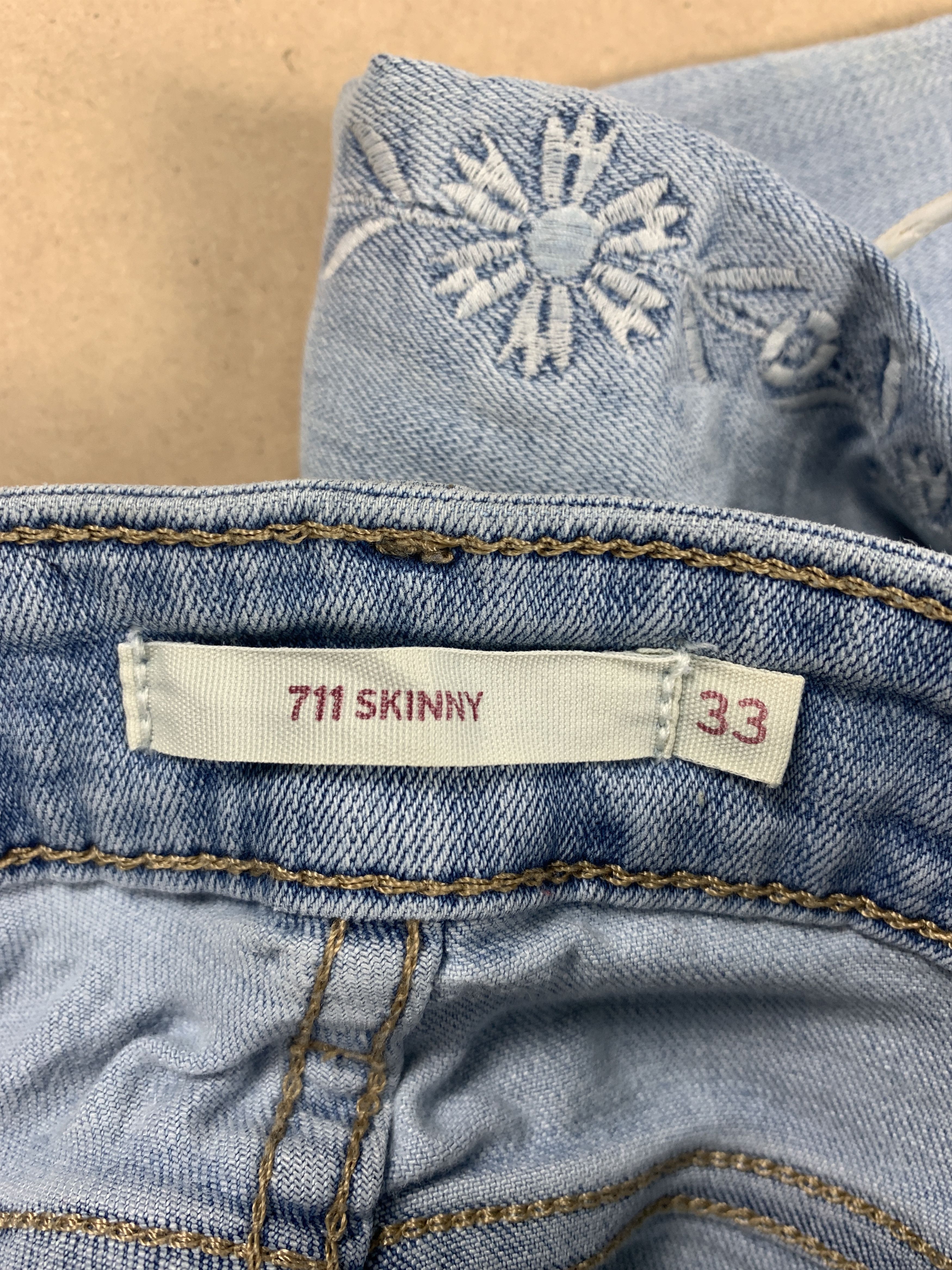 Levi's Vintage LEVI’S 711 Skinny Blue Floral Pattern Faded Jeans Size 34" / US 12 / IT 48 - 9 Thumbnail