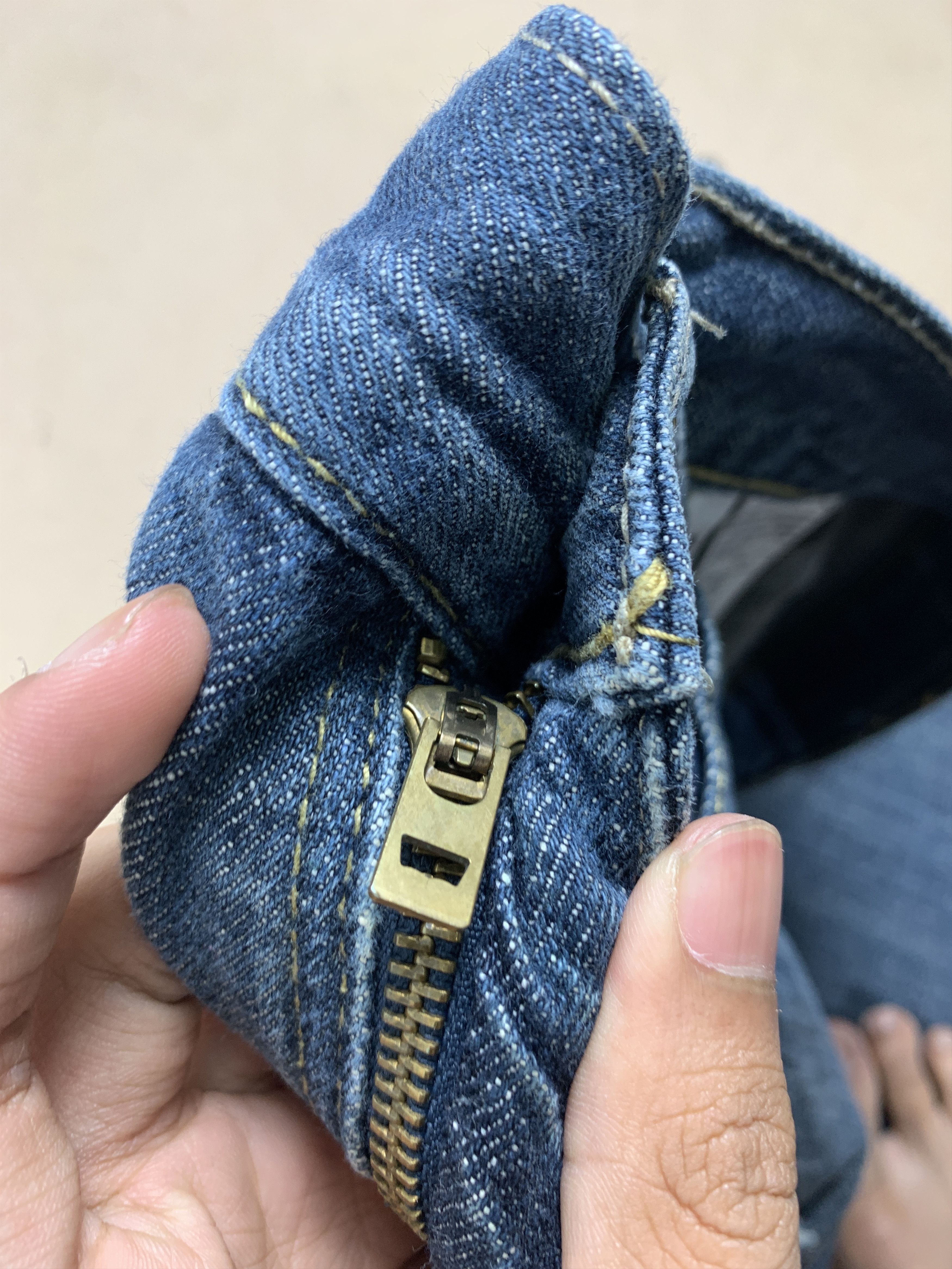 Levi's Vintage LEVI'S 505 Regular Faded Mid Wash Jeans Size US 38 / EU 54 - 17 Thumbnail