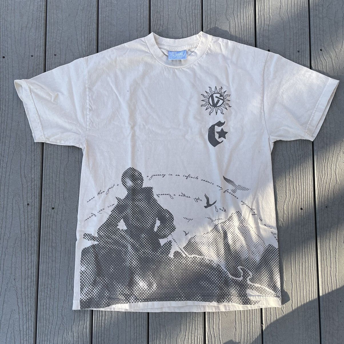 Crash Vancouver ViTAL STUDiOS x CRASH VANCOUVER BOXY ViNTAGE KNiGHT TEE Size US L / EU 52-54 / 3 - 1 Thumbnail