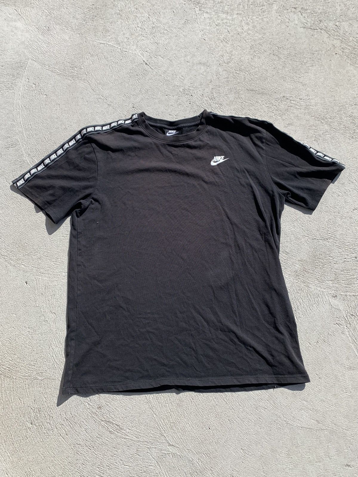 Nike Nike Tee (L) Size US L / EU 52-54 / 3 - 1 Thumbnail
