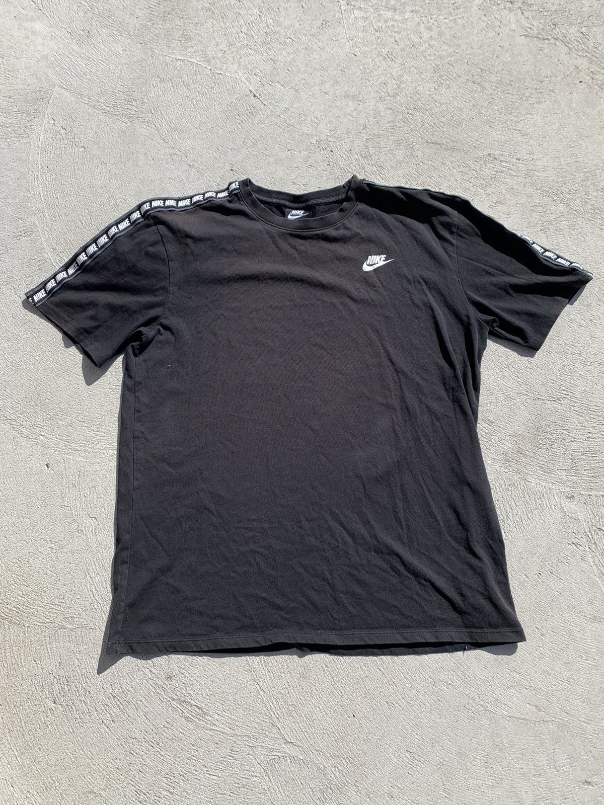 Nike Nike Tee (L) Size US L / EU 52-54 / 3 - 2 Thumbnail