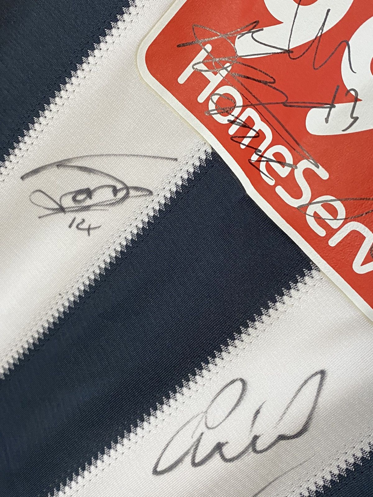 Umbro Vintage 2010 West Bromwich Albion Umbro Home Soccer Jersey Size US L / EU 52-54 / 3 - 4 Thumbnail