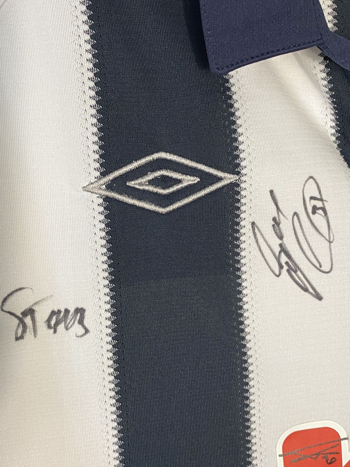 Umbro Vintage 2010 West Bromwich Albion Umbro Home Soccer Jersey Size US L / EU 52-54 / 3 - 6 Thumbnail