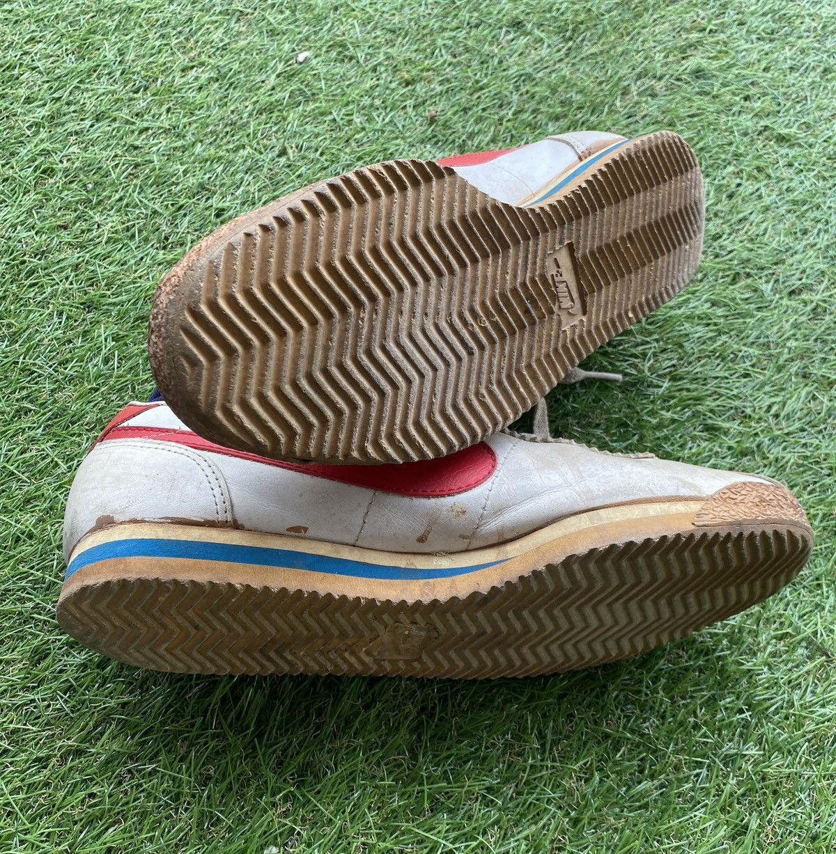 Vintage VINTAGE 80’ NIKE CORTEZ SNEAKER Size US 9.5 / EU 42-43 - 6 Thumbnail