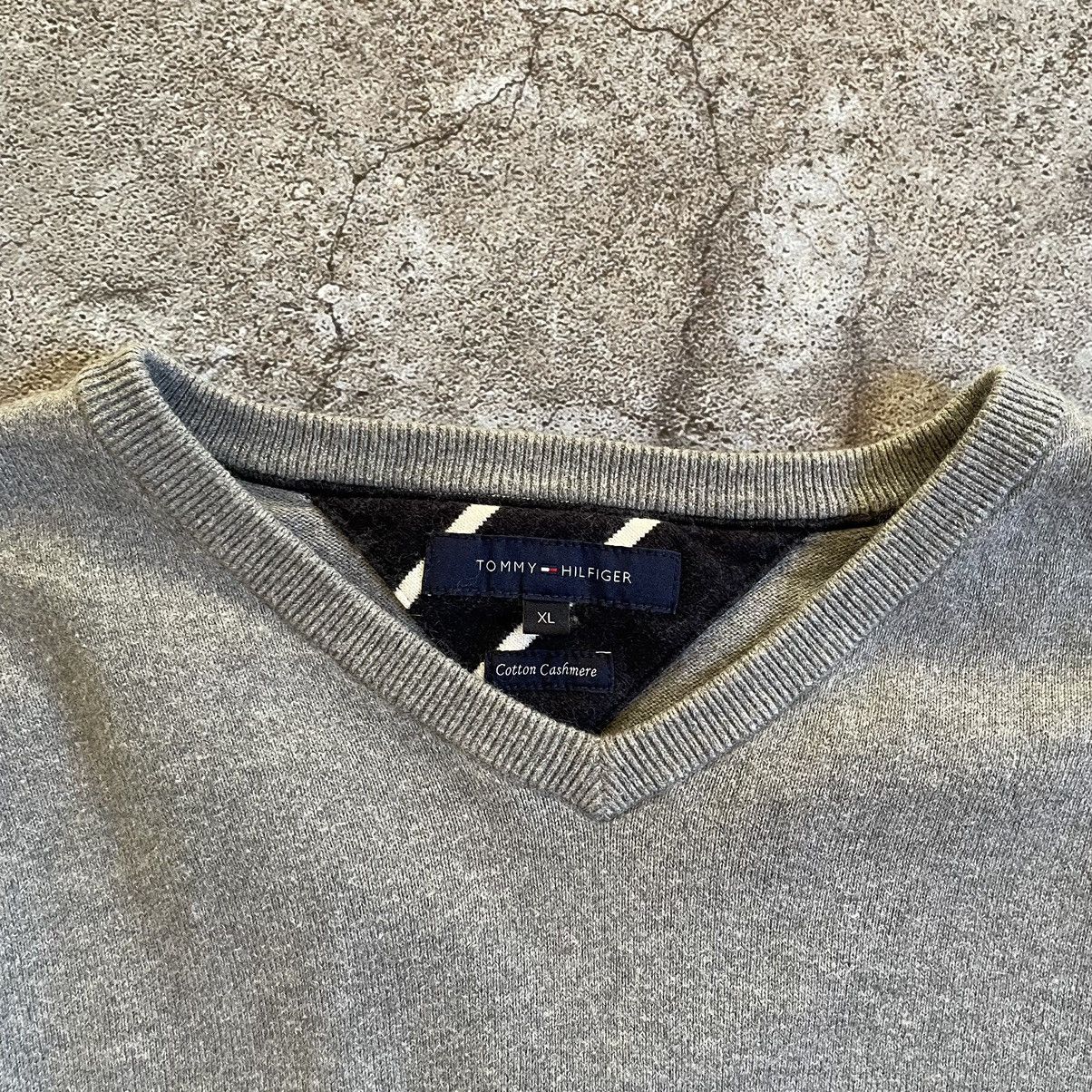 Tommy Hilfiger Vintage Tommy Hilfiger Cashmere Sweater V Neck 90s Y2K Size US XL / EU 56 / 4 - 3 Thumbnail