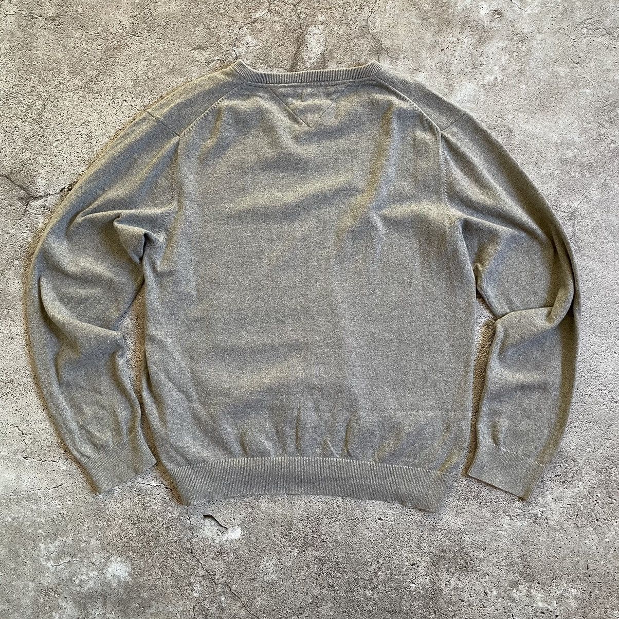 Tommy Hilfiger Vintage Tommy Hilfiger Cashmere Sweater V Neck 90s Y2K Size US XL / EU 56 / 4 - 2 Thumbnail